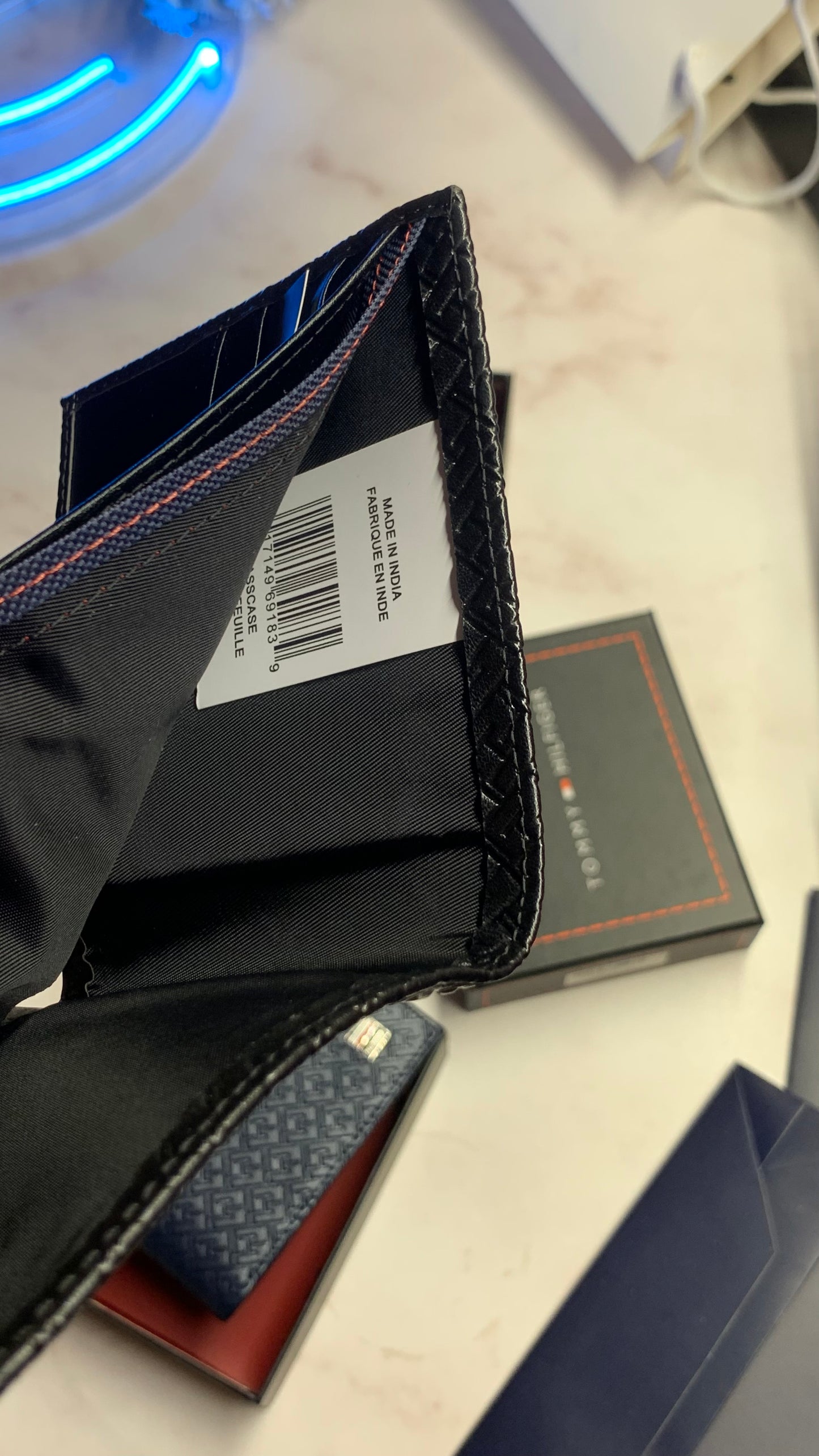 Tommy Hilfiger Wallet - Multi-Inclined Logos Pattern