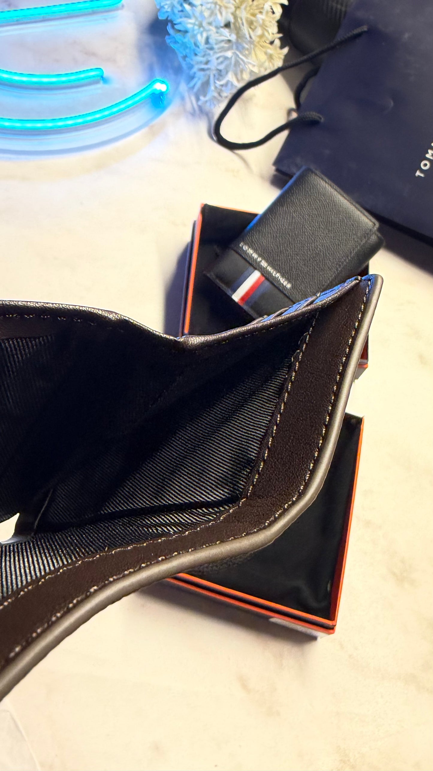 Tommy Hilfiger Men’s Trifold Wallet - Magnetic Closure | RFID Protection - Brown