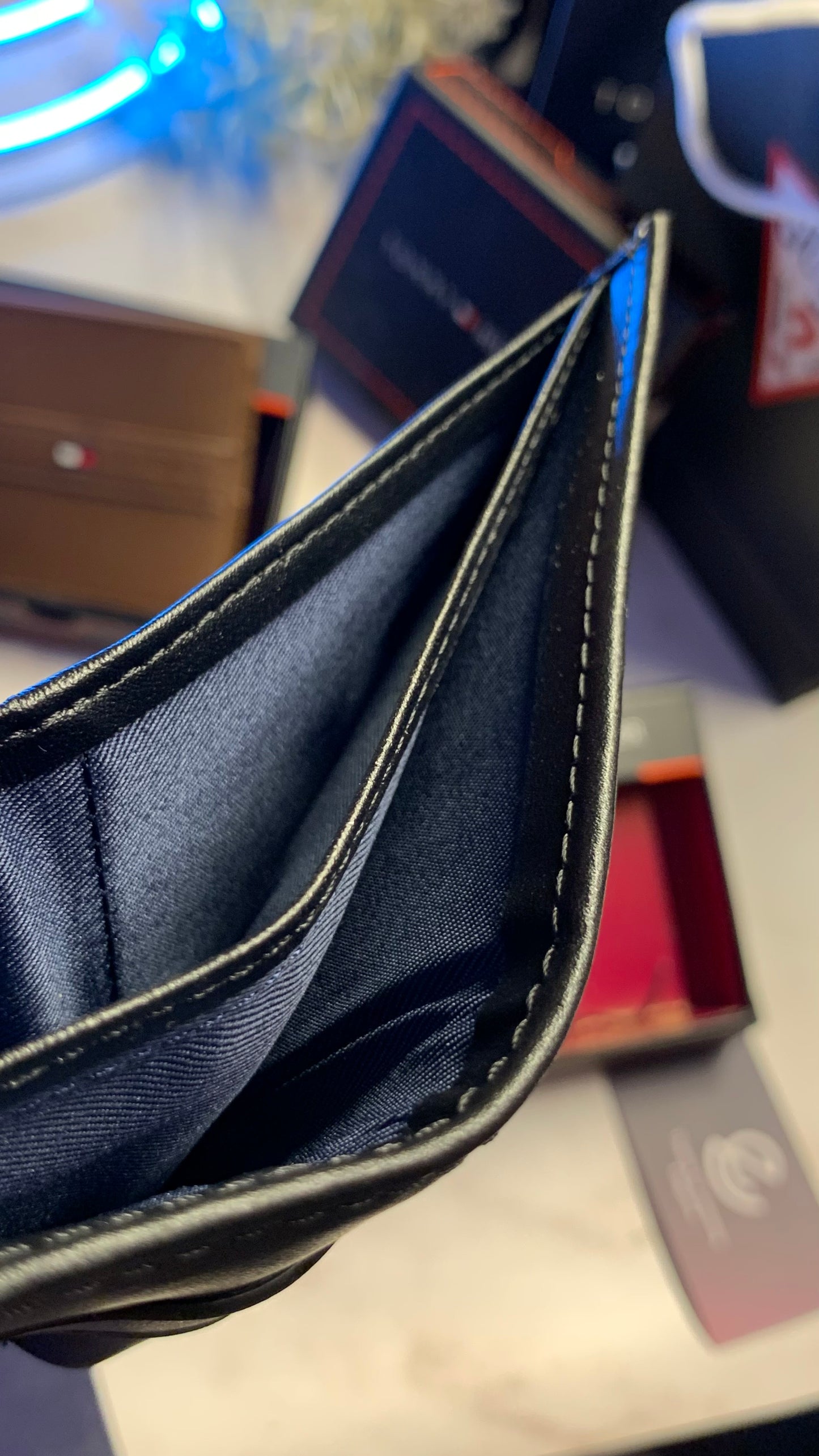 Tommy Hilfiger Wallet - Black