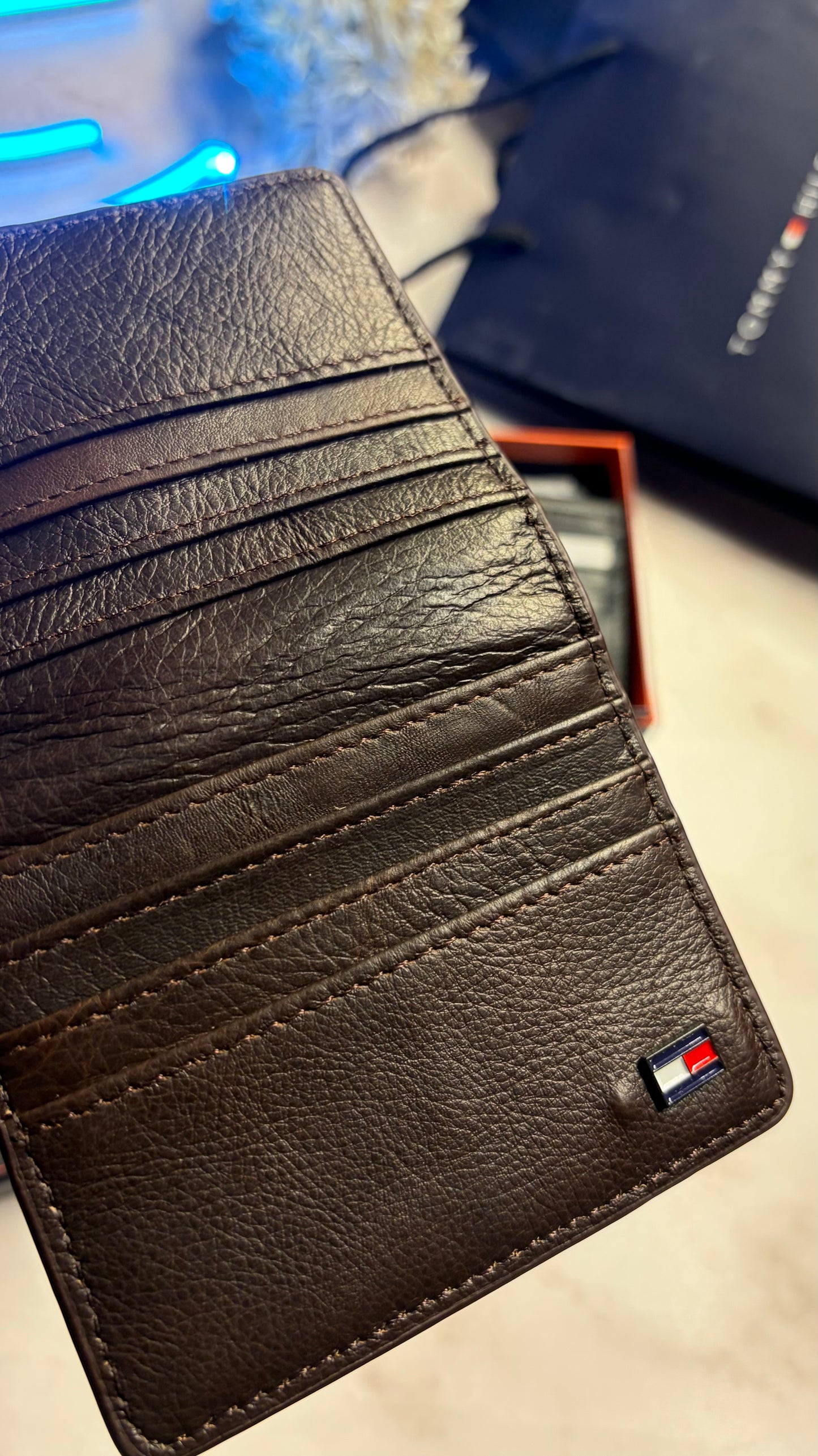 Tommy Hilfiger Men’s Bifold Cardholder - Magnetic Closure - Brown