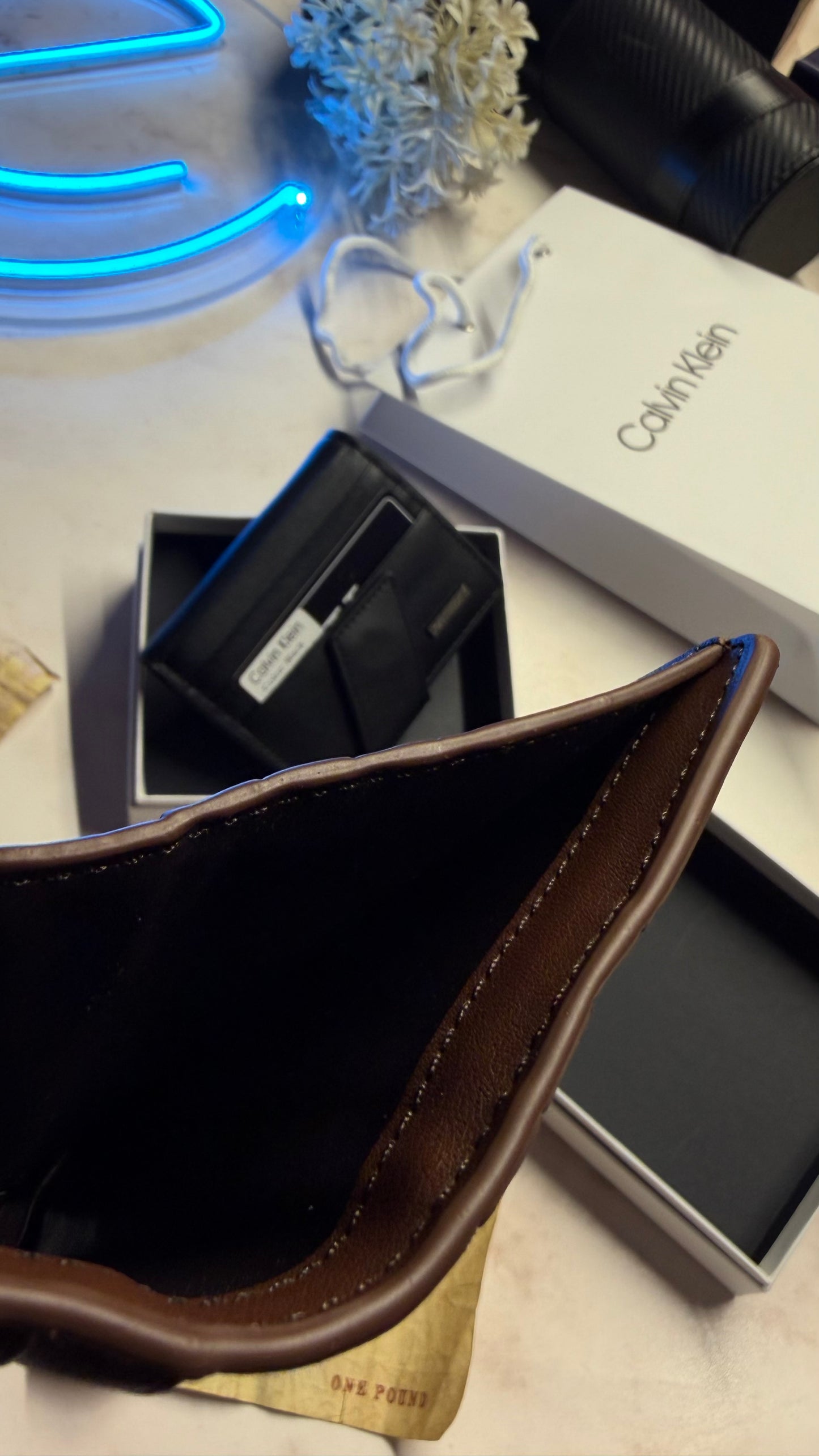 Calvin Klein Men’s Bifold Cardholder - Magnetic Closure - Brown
