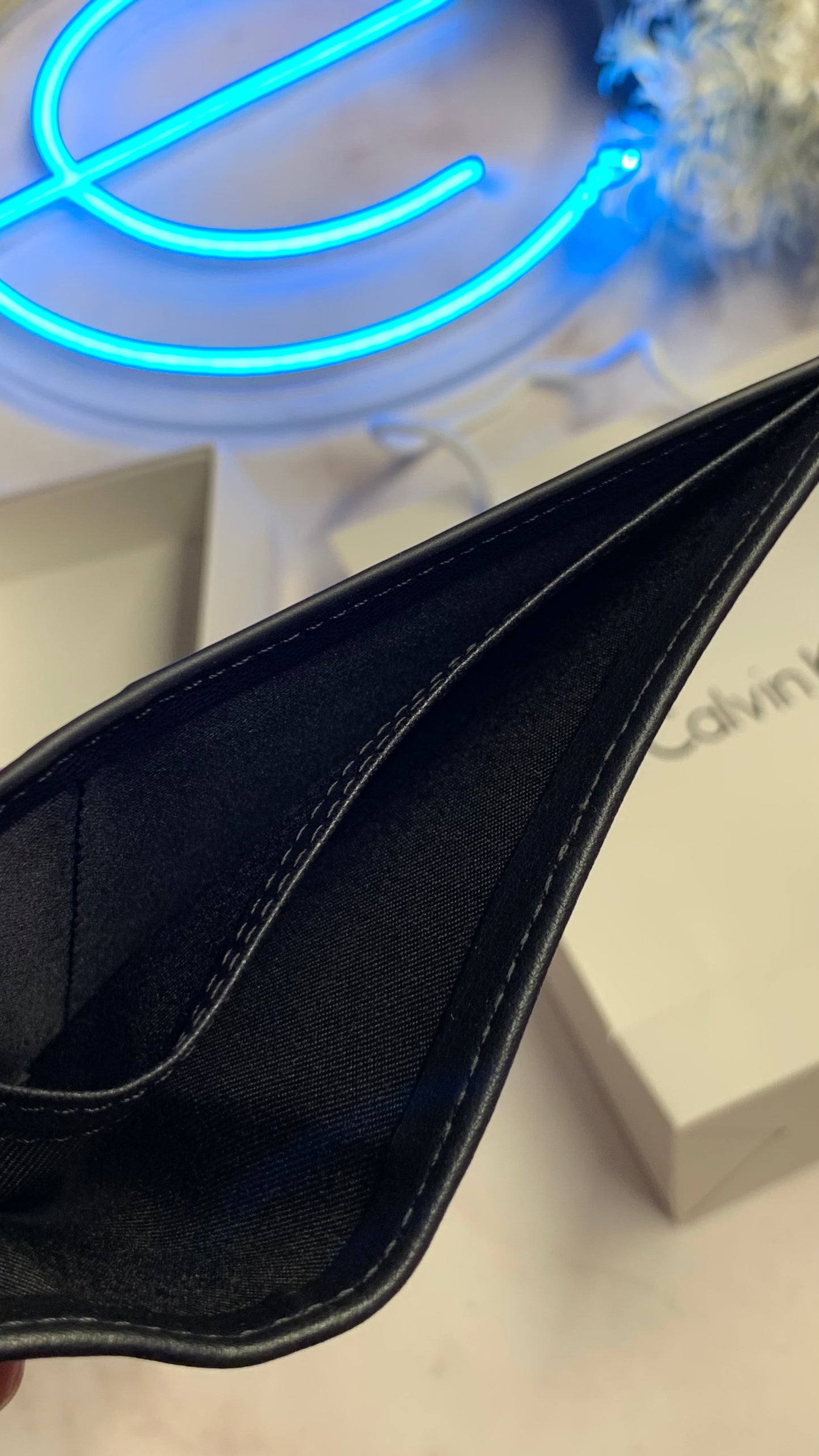 Calvin Klein Basic Bifold Wallet - ck logo