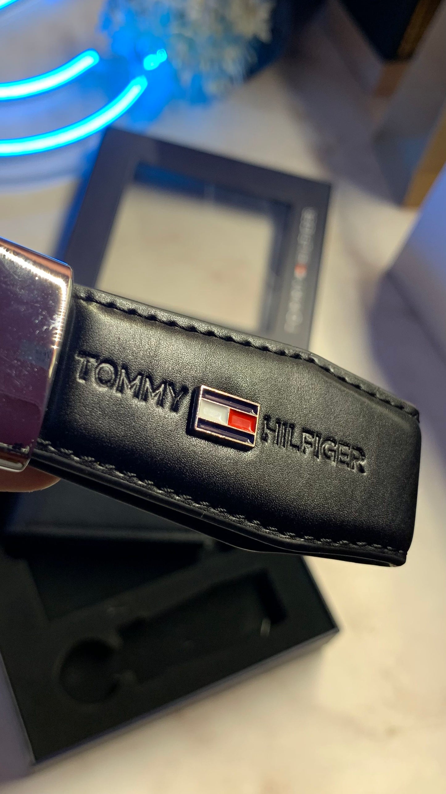 Tommy Hilfiger Wallet & Keychain Set