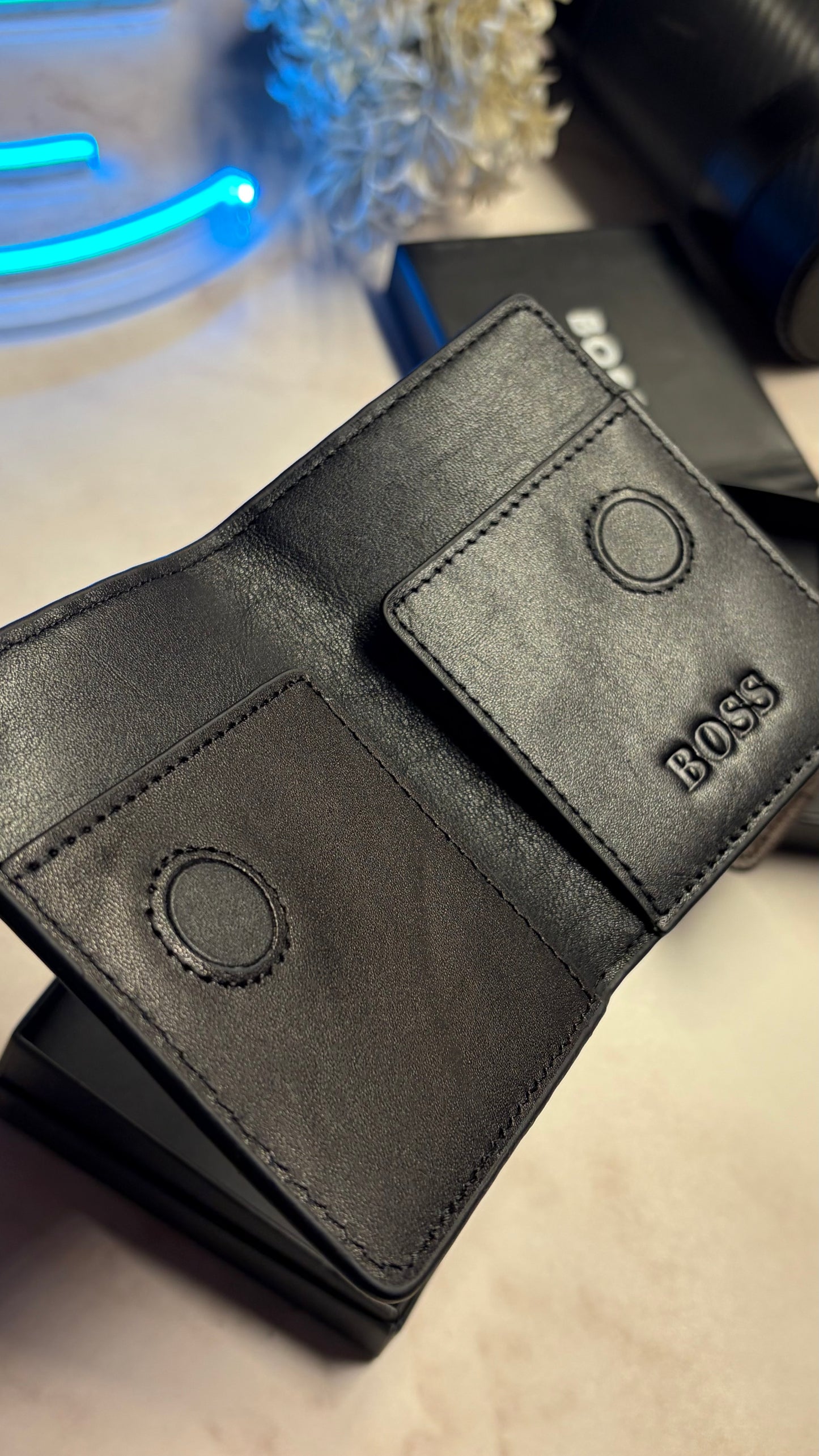 Boss Men’s Bifold Cardholder With Box - Magnetic Closure