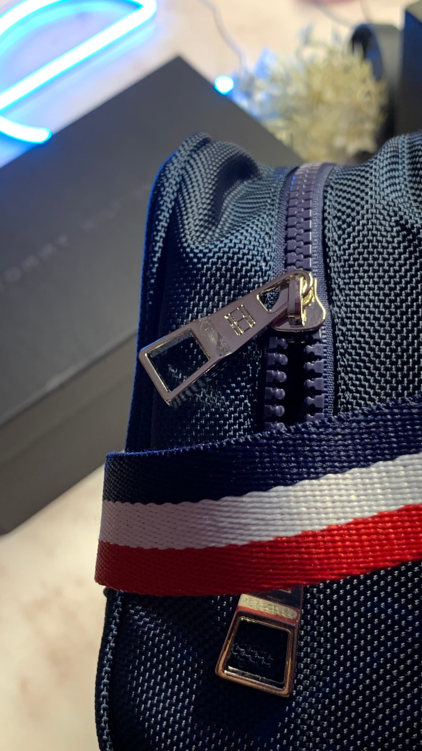 Tommy Hilfiger Handbag With Box - Blue