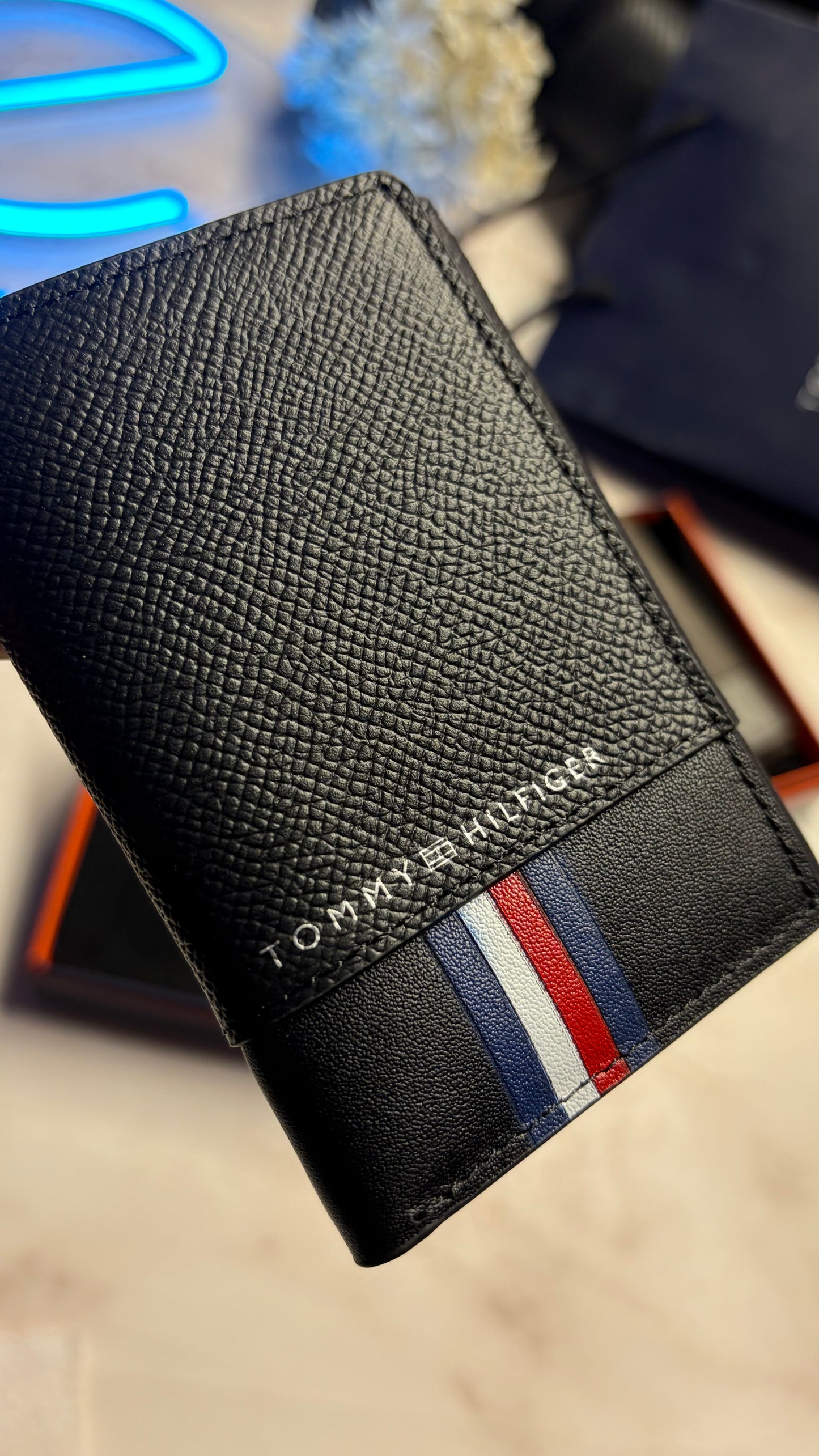 Tommy Hilfiger Men’s Trifold Wallet - Magnetic Closure | RFID Protection