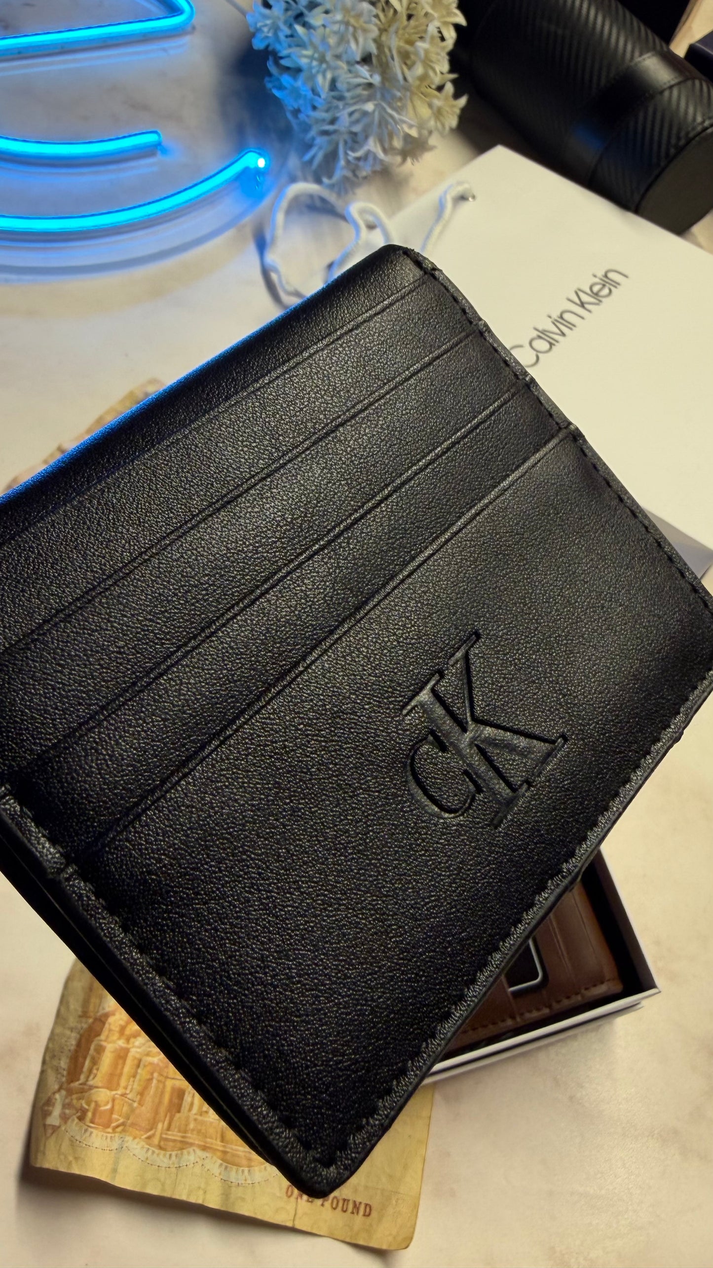 Calvin Klein Men’s Bifold Cardholder - Magnetic Closure