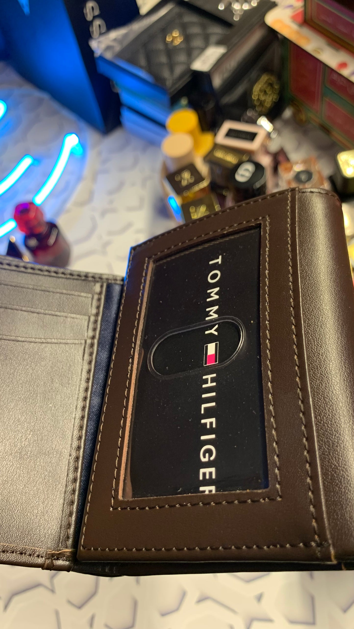 Tommy Hilfiger Trifold Wallet - Dark Brown