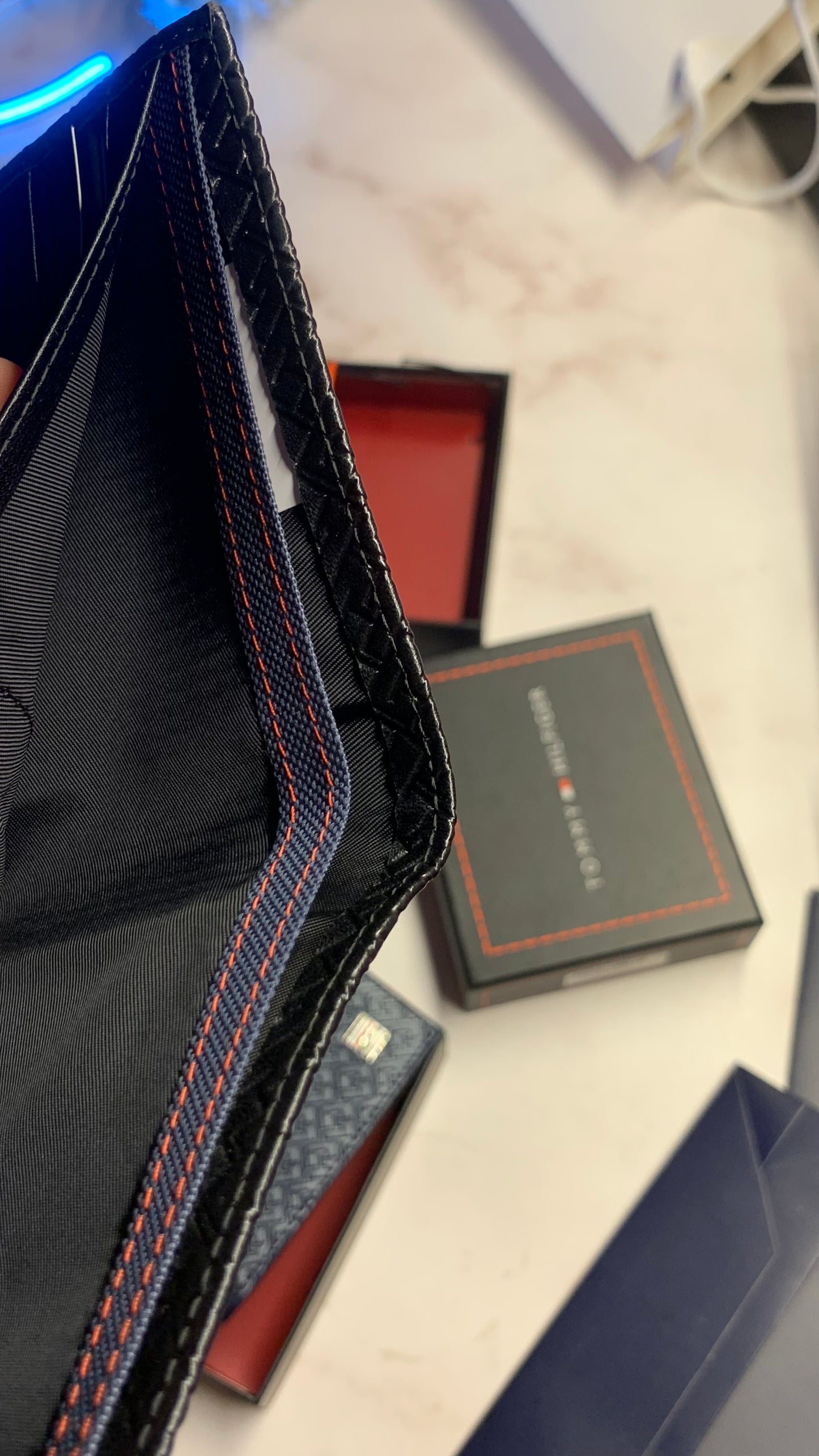 Tommy Hilfiger Wallet - Multi-Inclined Logos Pattern