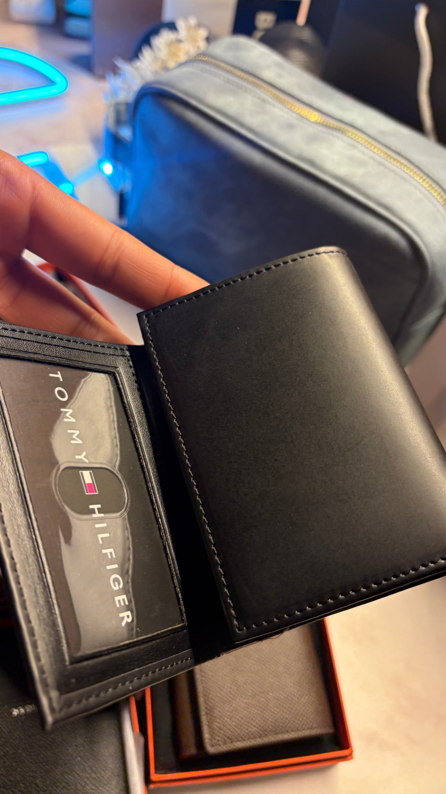 Tommy Hilfiger Basic Trifold Wallet