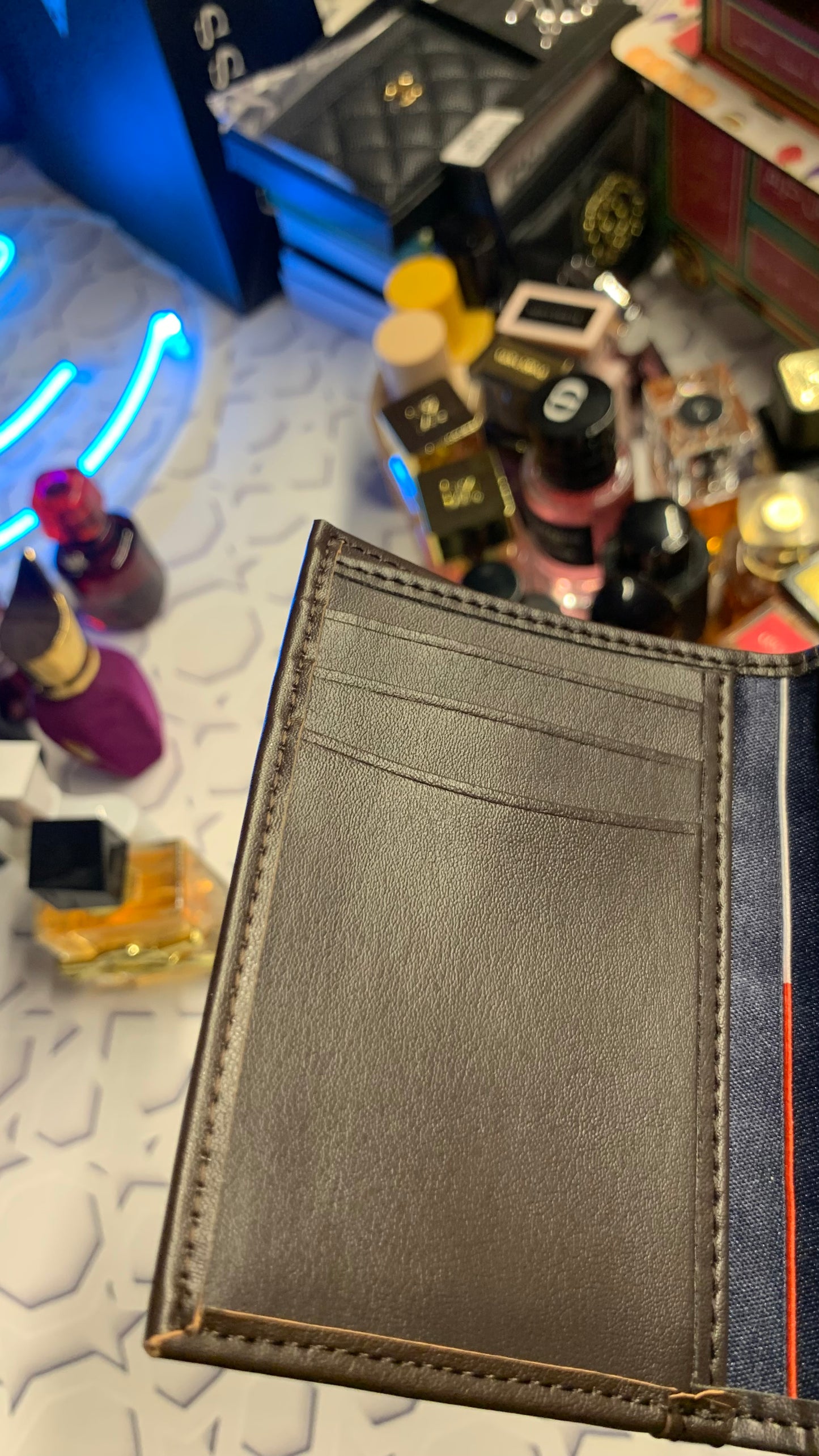 Tommy Hilfiger Trifold Wallet - Dark Brown