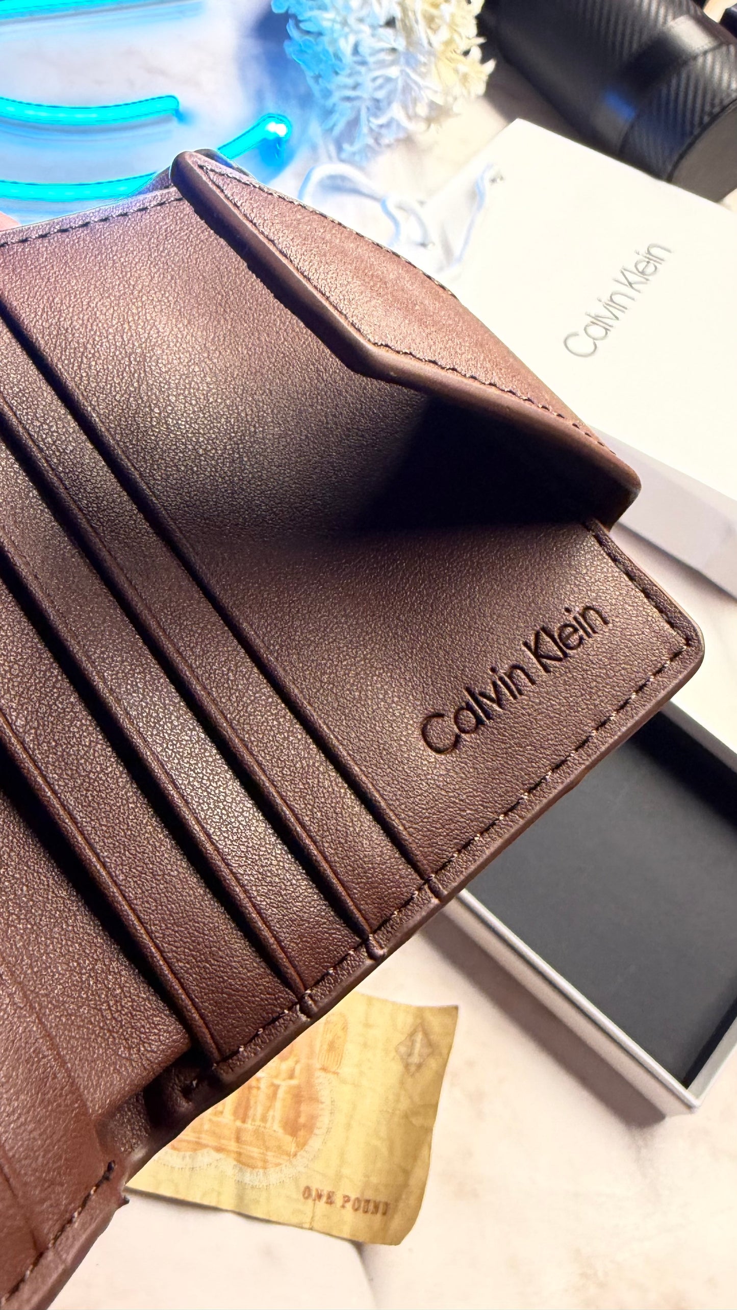 Calvin Klein Men’s Bifold Cardholder - Magnetic Closure - Brown
