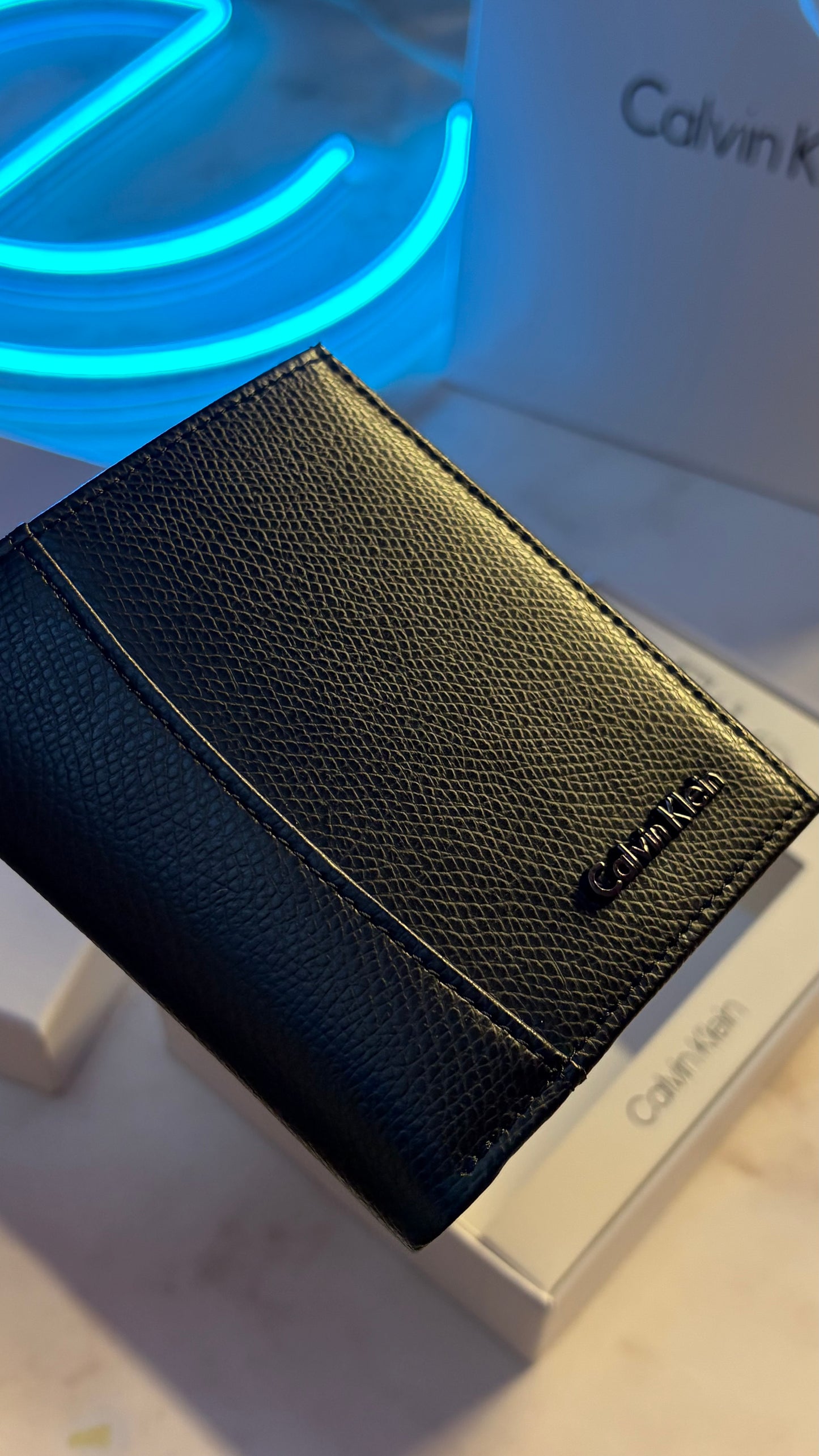 Calvin Klein Slim Bifold Wallet – Black Dual Texture
