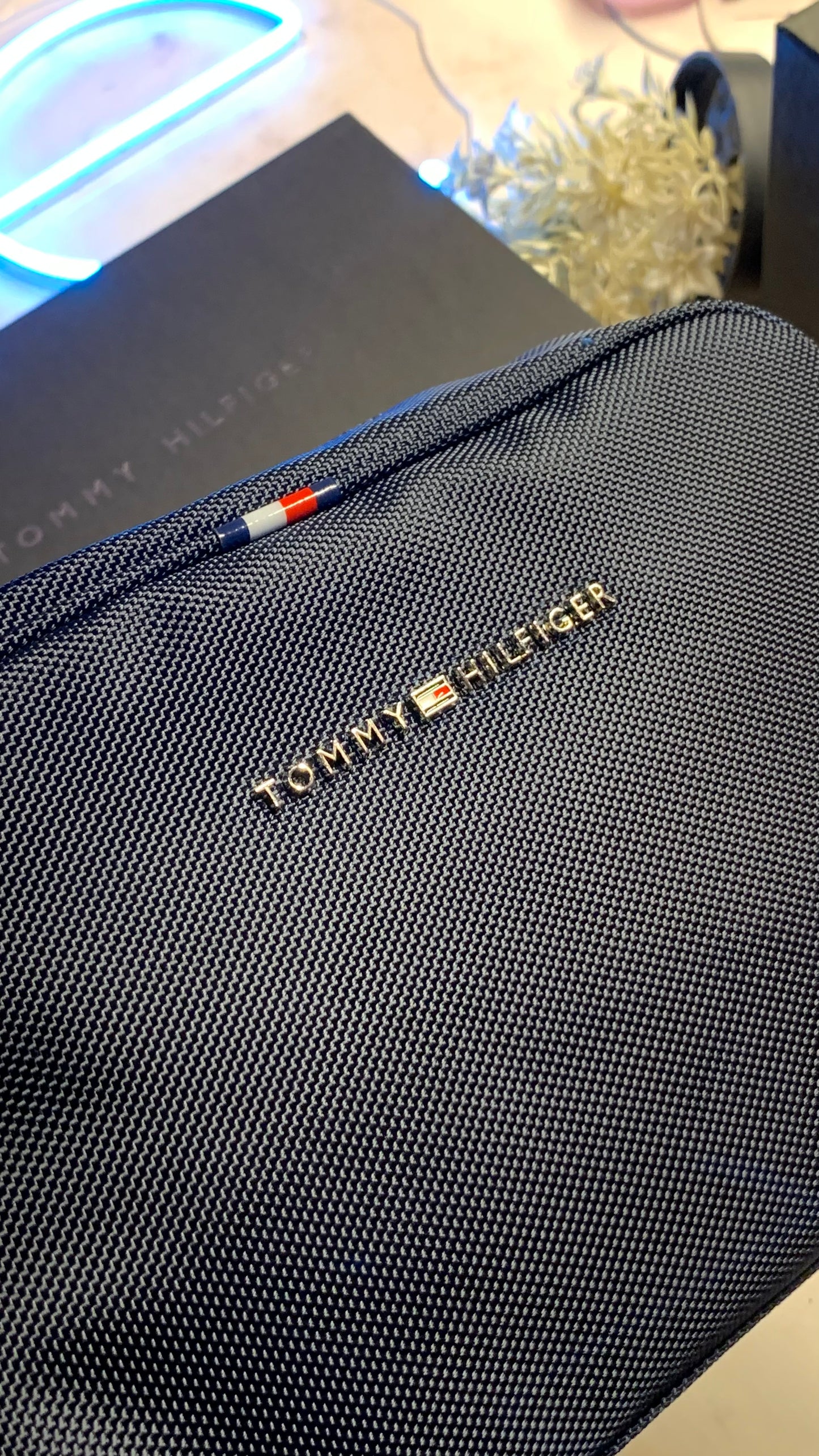 Tommy Hilfiger Handbag With Box - Blue