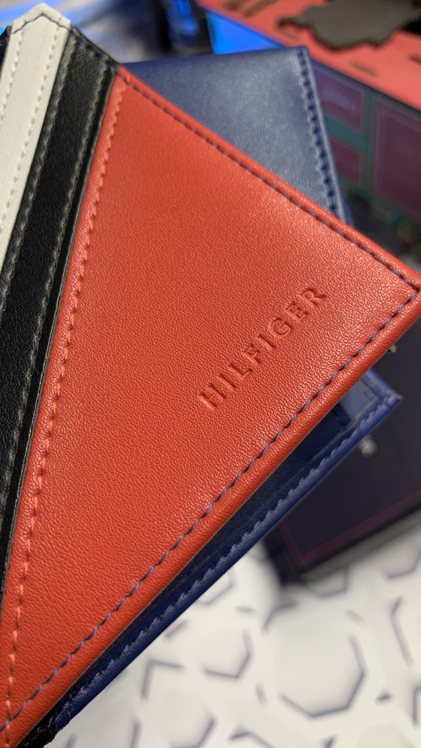 Tommy Hilfiger Colored Wallet