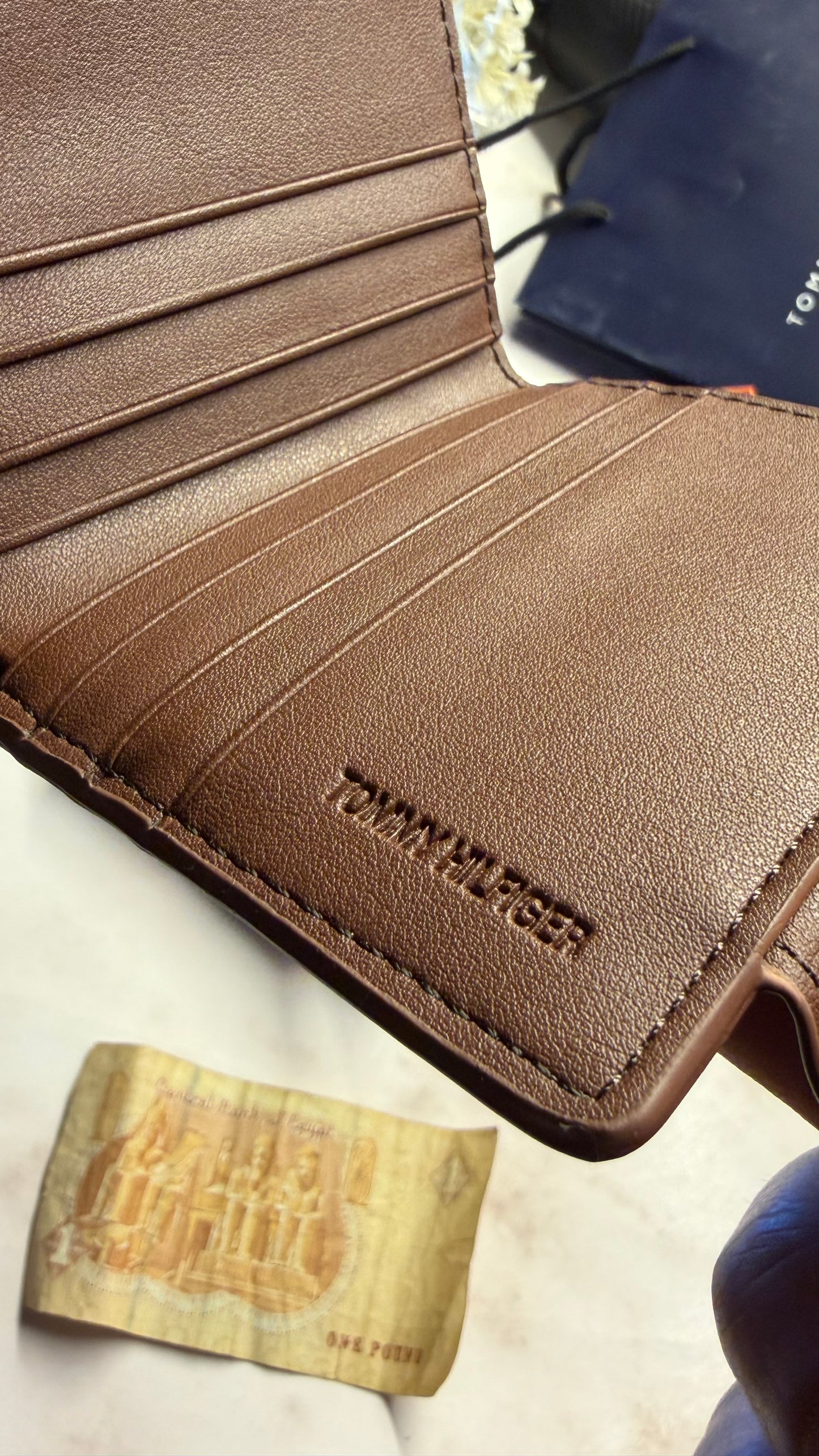 Tommy Hilfiger Men’s Bifold Cardholder - Magnetic Closure - Brown