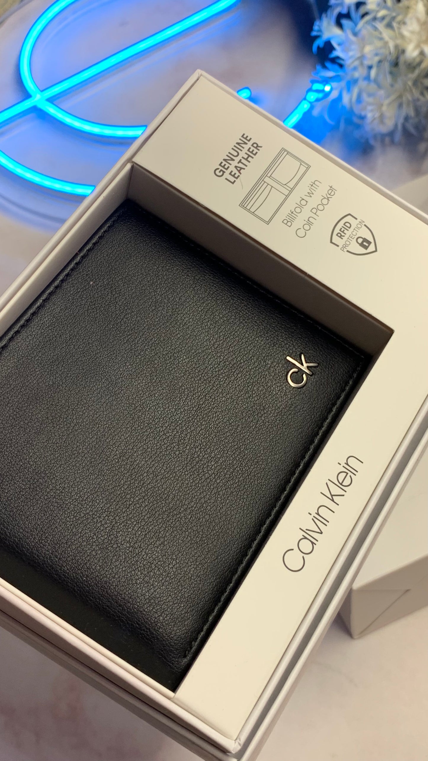 Calvin Klein Basic Bifold Wallet - ck logo