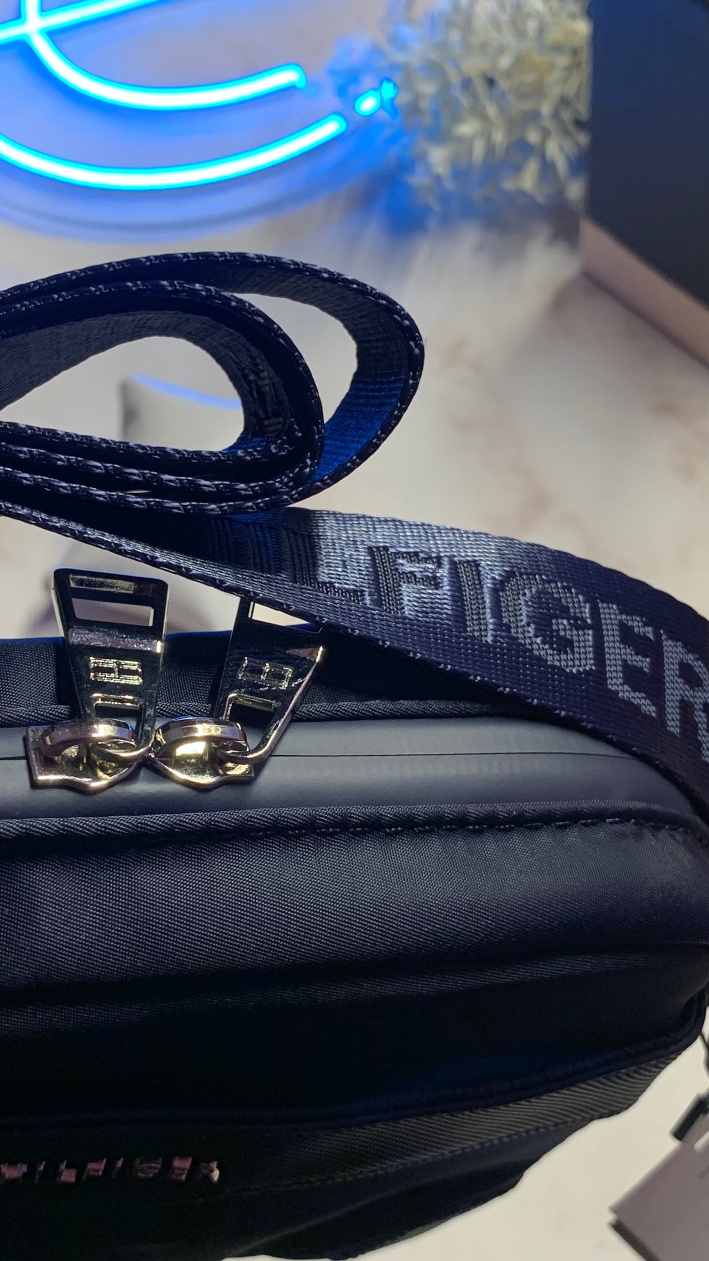 Tommy Hilfiger CrossBag - Blue