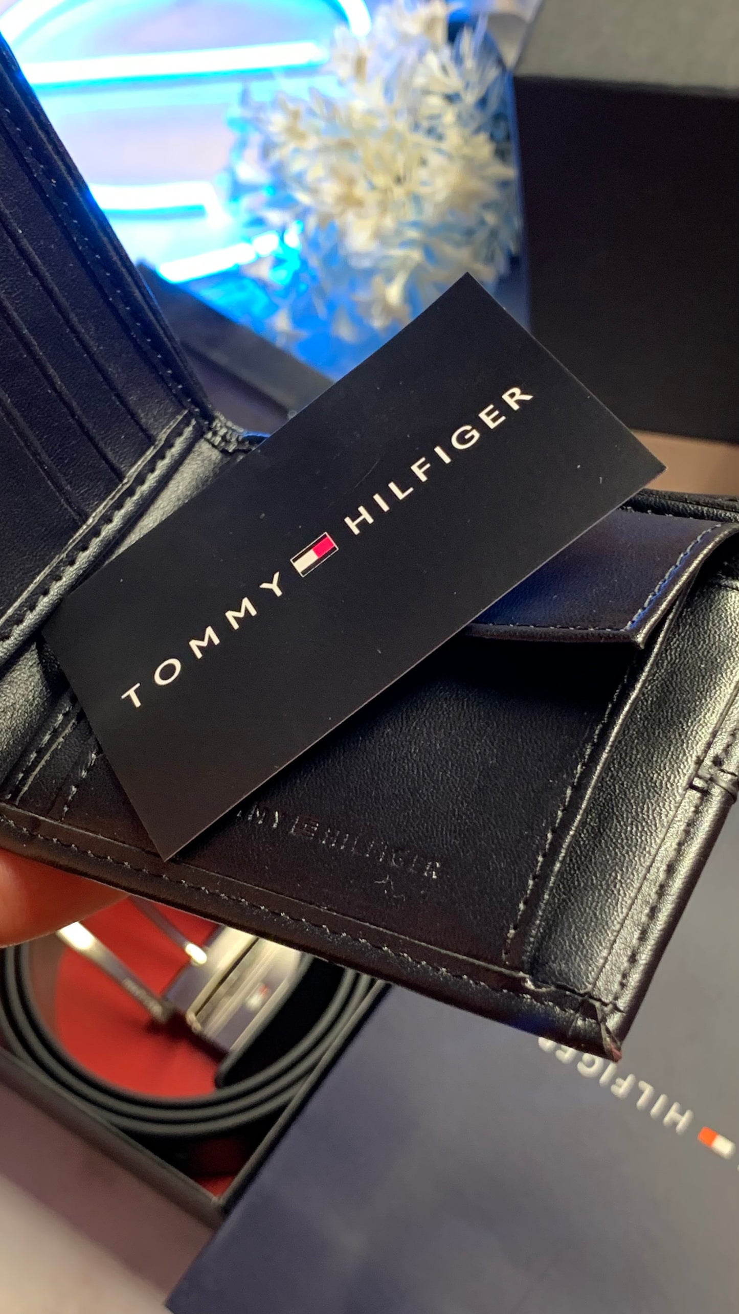 Tommy Hilfiger Wallet & Double Face Belt Set