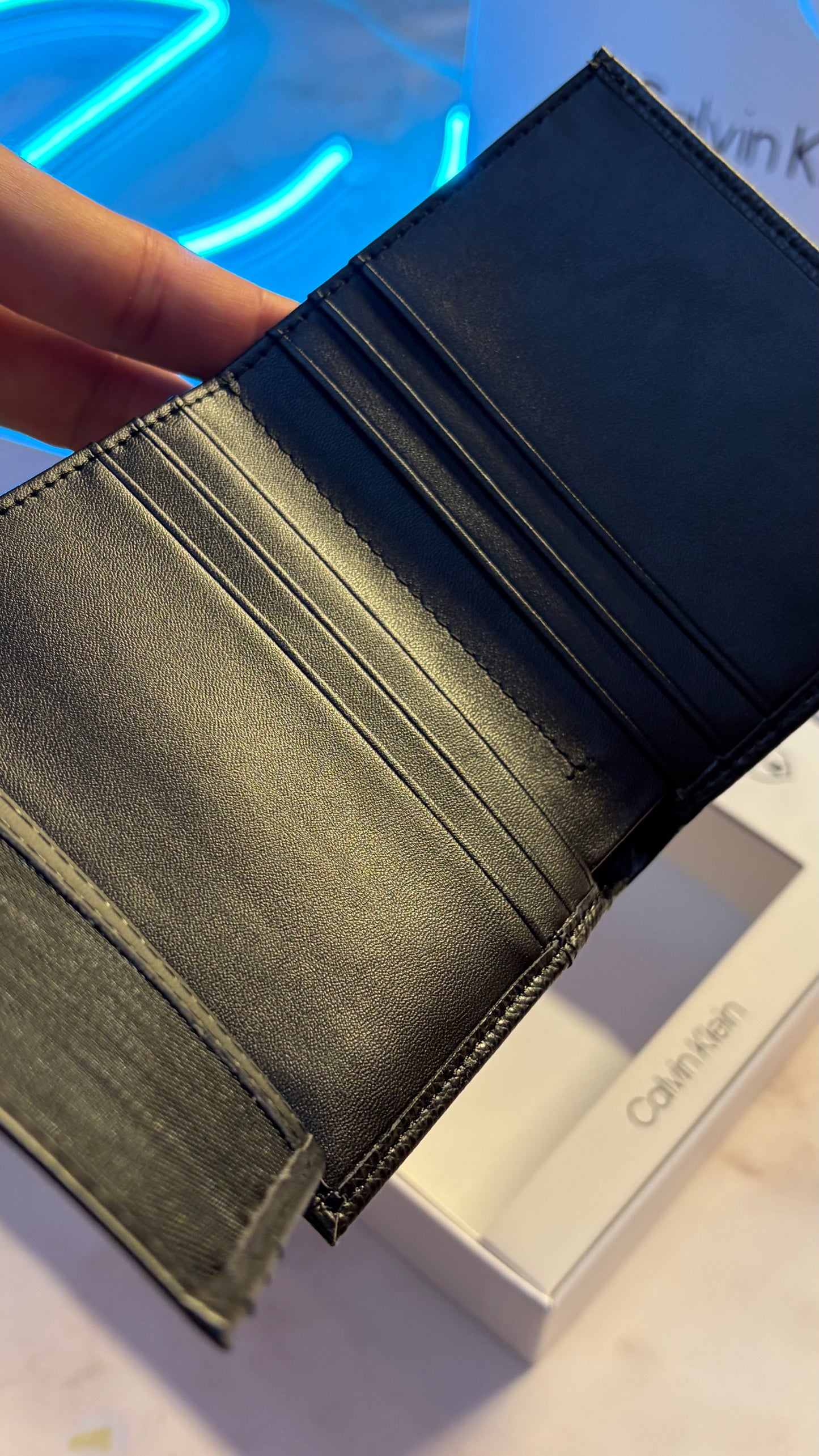 Calvin Klein Slim Bifold Wallet – Black Dual Texture