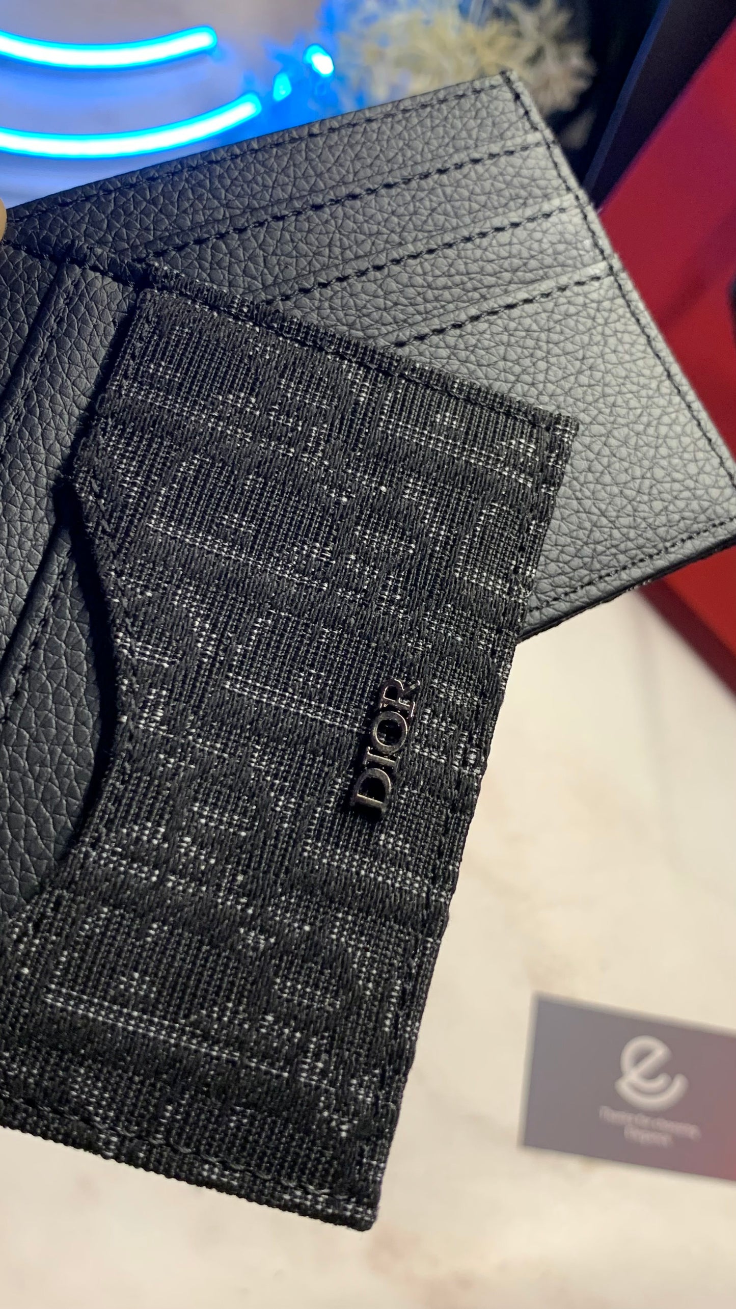 Dior Cardholder - Dark Pattern