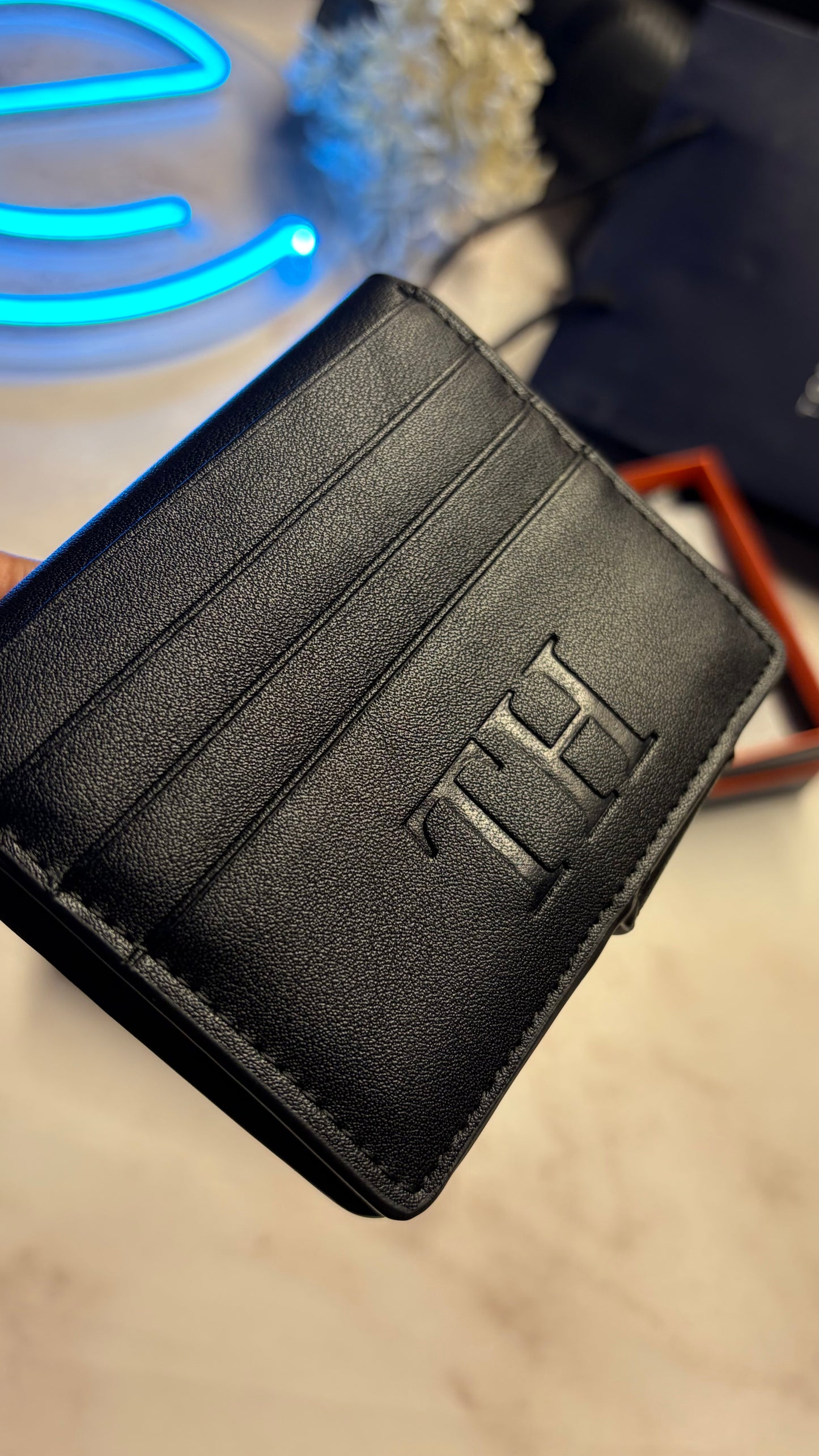 Tommy Hilfiger Bifold Cardholder - Magnetic Closure