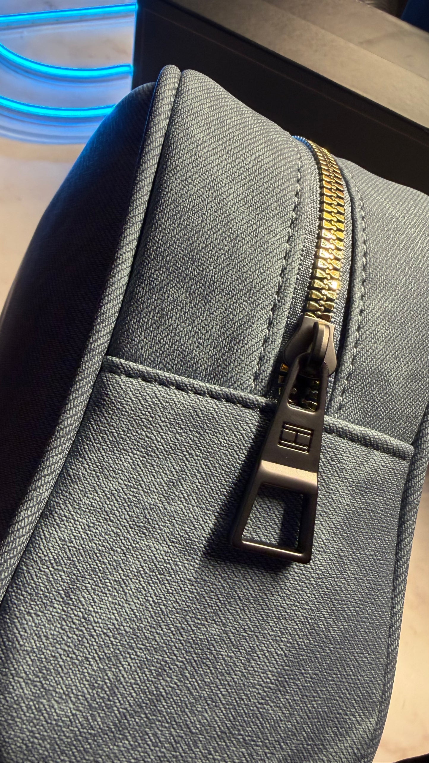 Tommy Hilfiger Handbag With Box - Iced Blue Grey