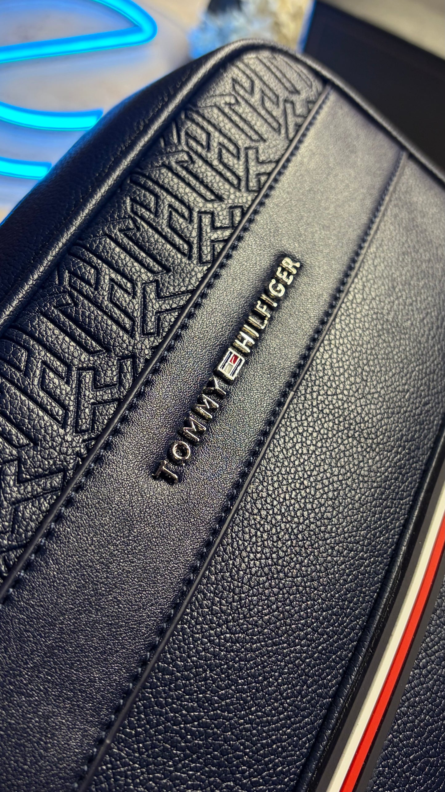 Tommy Hilfiger Handbag With Box - Blue