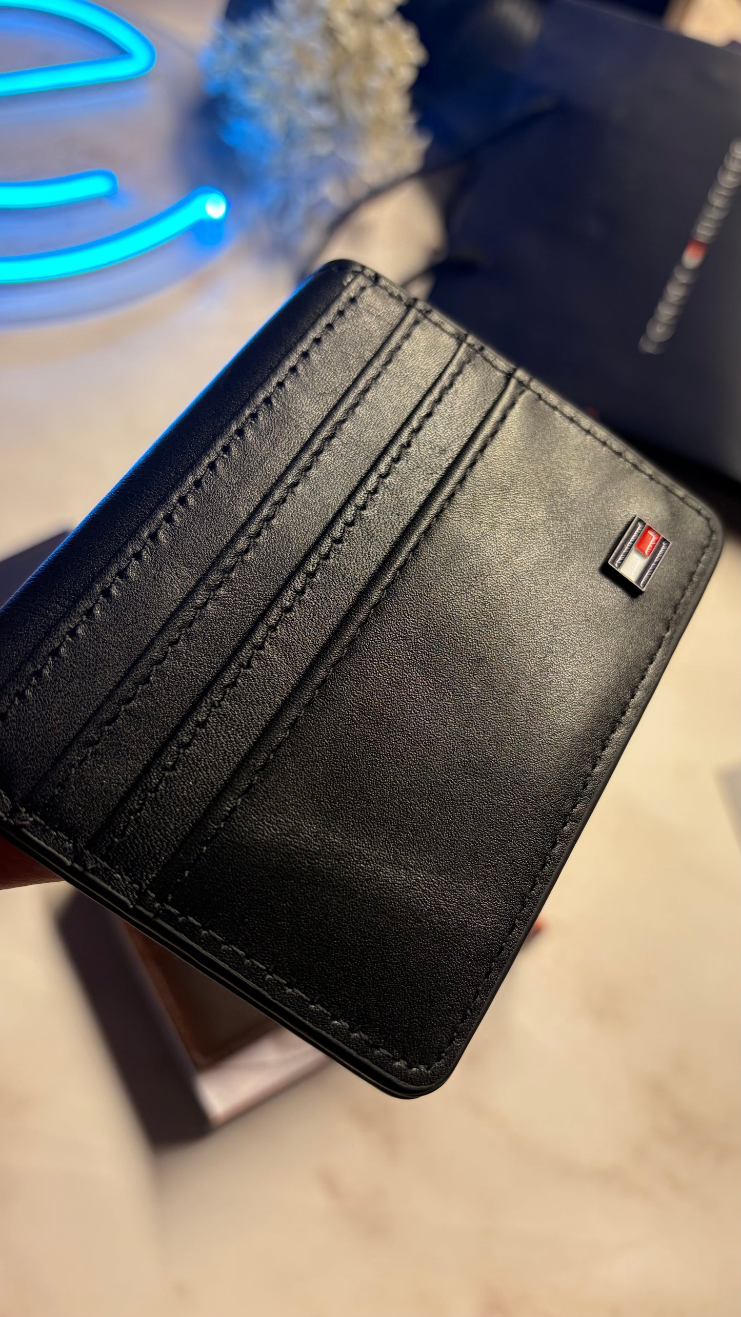 Tommy Hilfiger Men’s Bifold Cardholder - Magnetic Closure