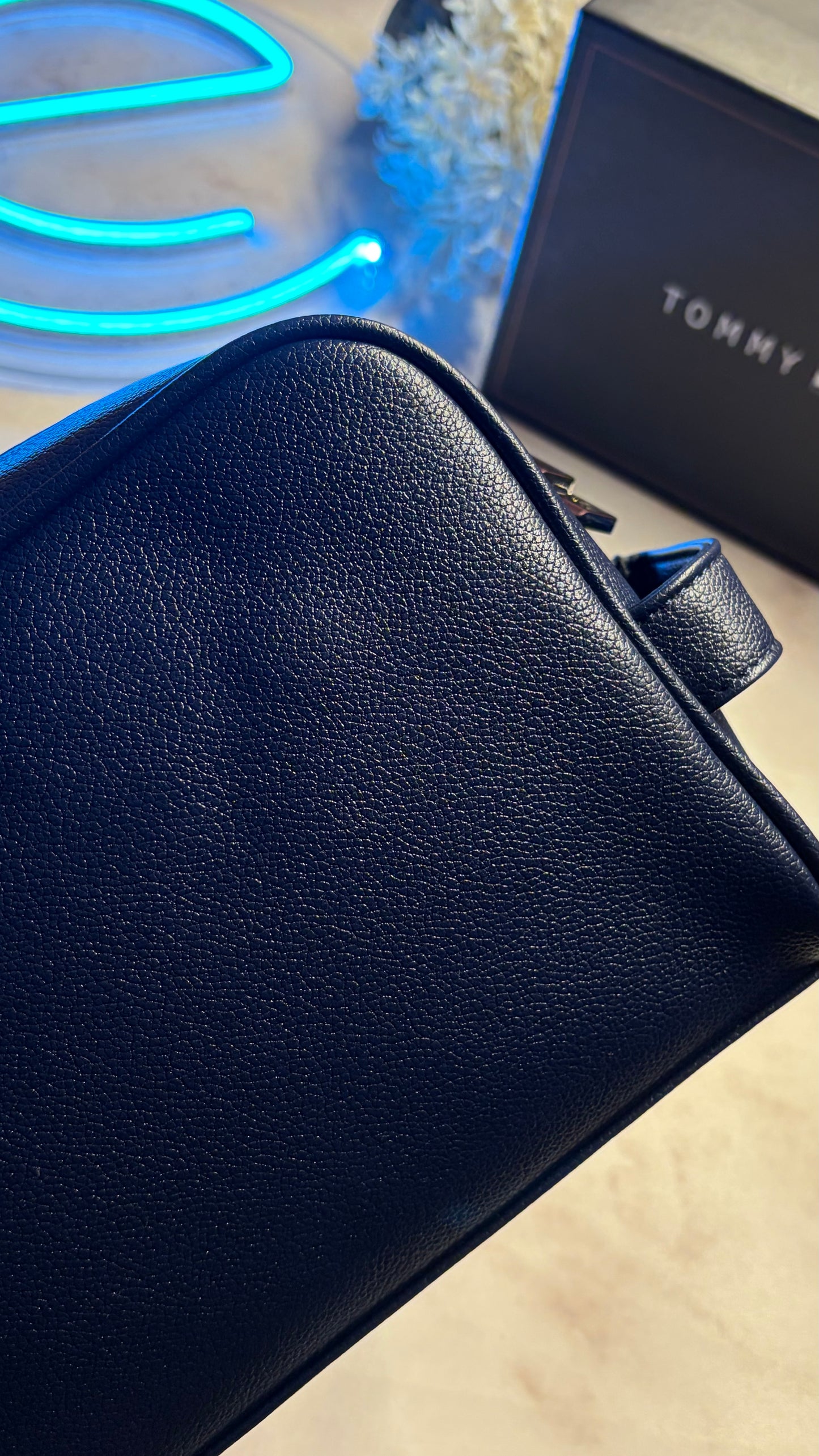 Tommy Hilfiger Handbag With Box - Blue