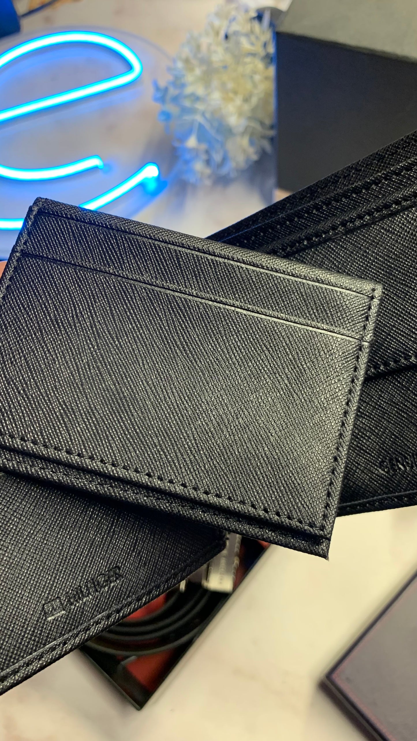 Tommy Hilfiger wallet & double face belt set