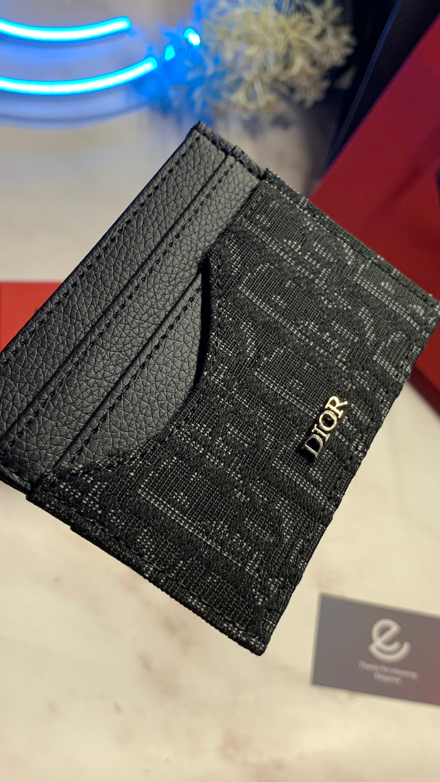 Dior Cardholder - Dark Pattern