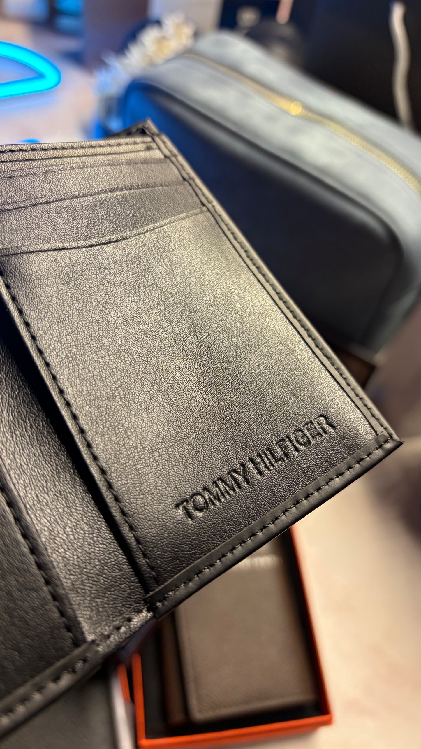 Tommy Hilfiger Basic Trifold Wallet