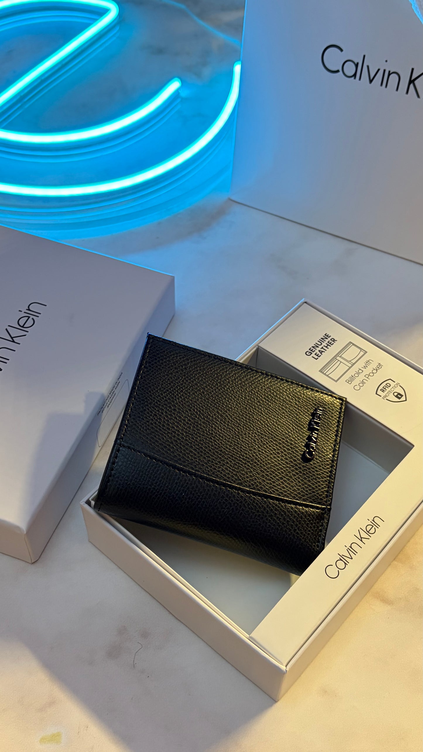 Calvin Klein Slim Bifold Wallet – Black Dual Texture