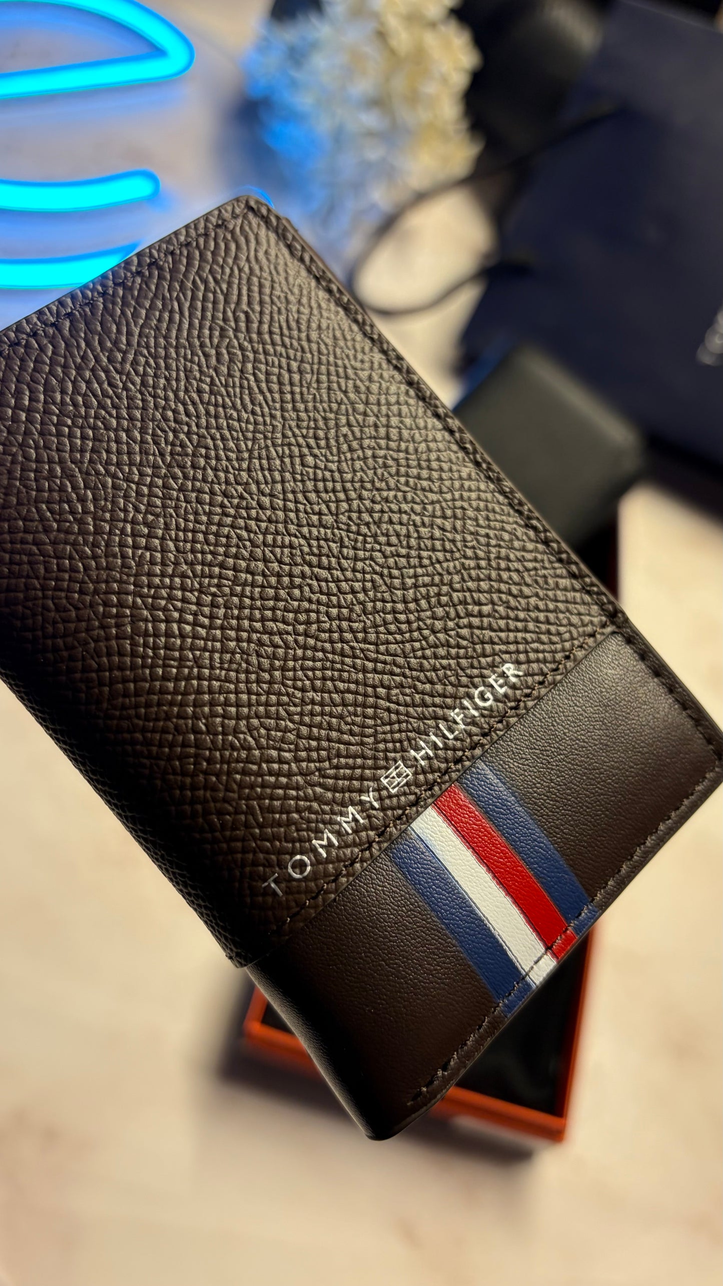 Tommy Hilfiger Men’s Trifold Wallet - Magnetic Closure | RFID Protection - Brown