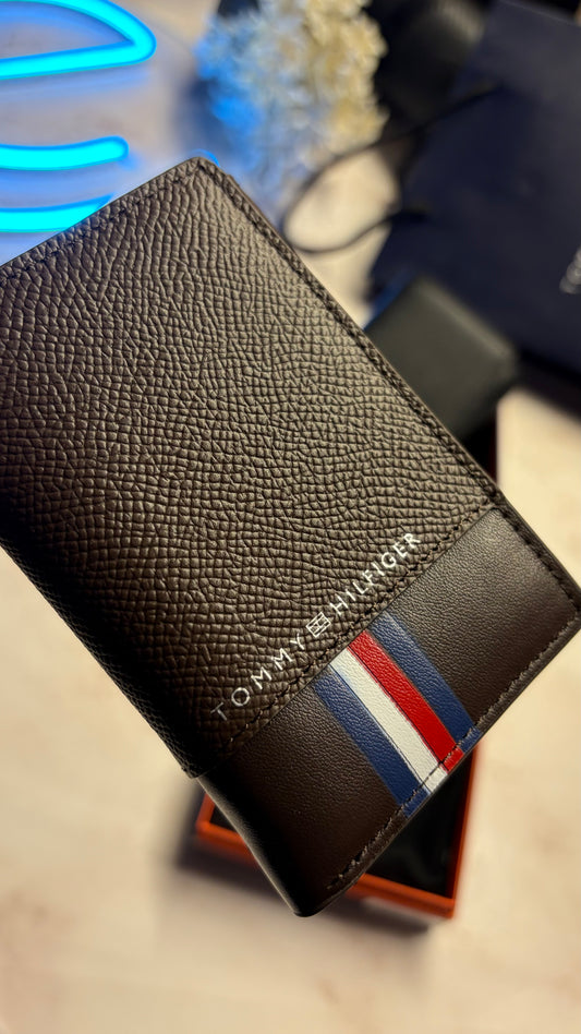 Tommy Hilfiger Men’s Trifold Wallet - Magnetic Closure | RFID Protection - Brown
