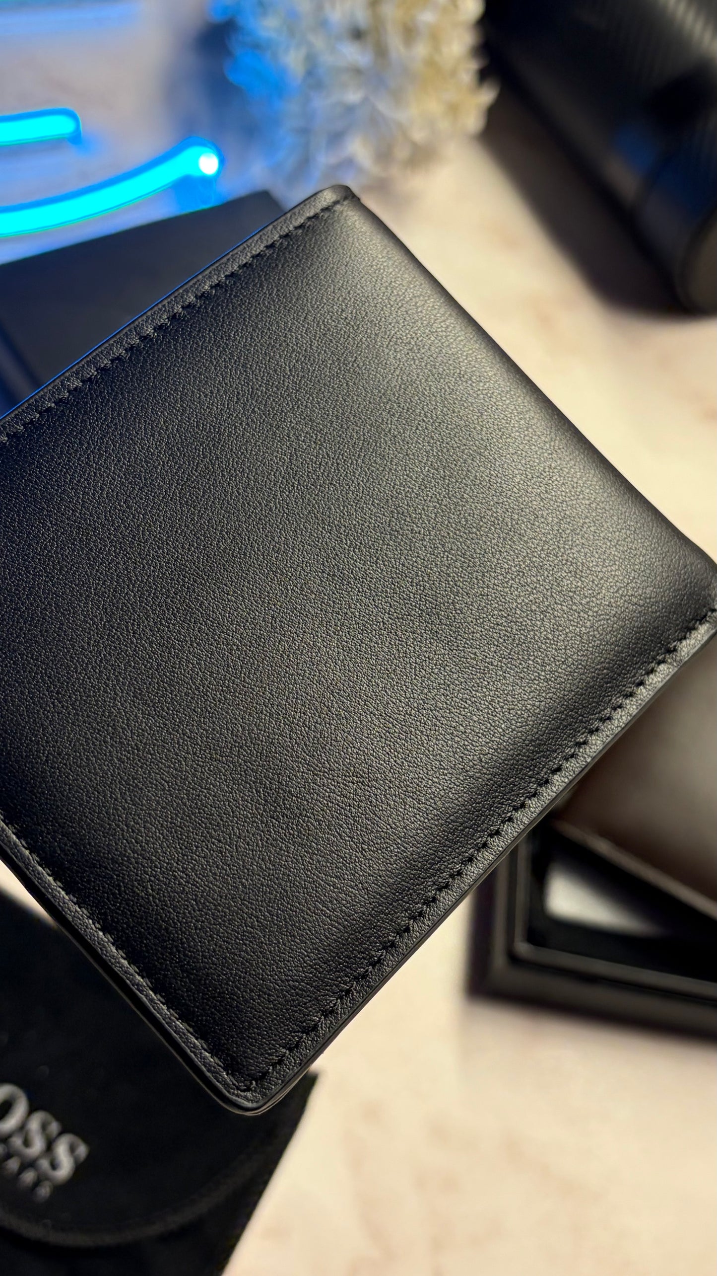 Boss Men’s Bifold Wallet - Magnetic Closure