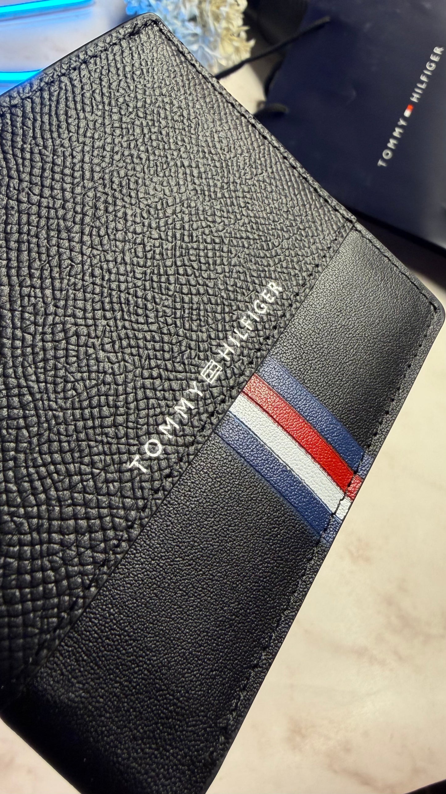 Tommy Hilfiger Men’s Bifold Wallet - Magnetic Closure | RFID Protection