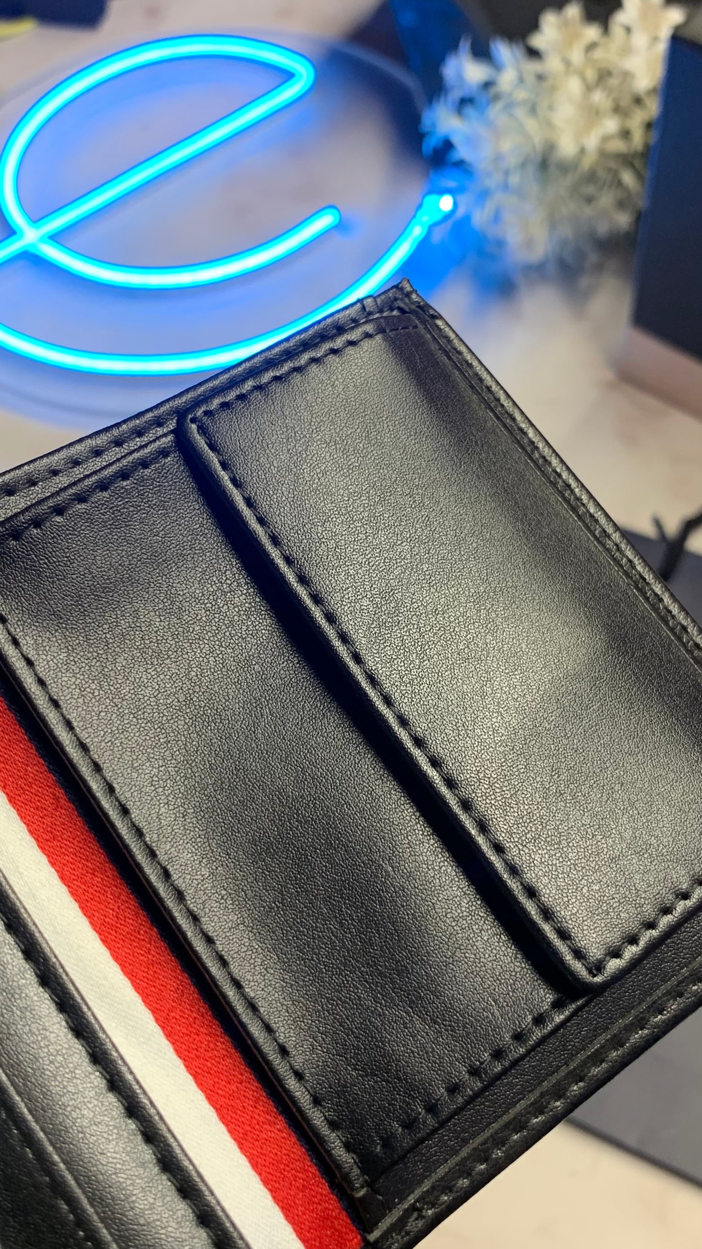 Tommy Hilfiger Slim Bifold Wallet