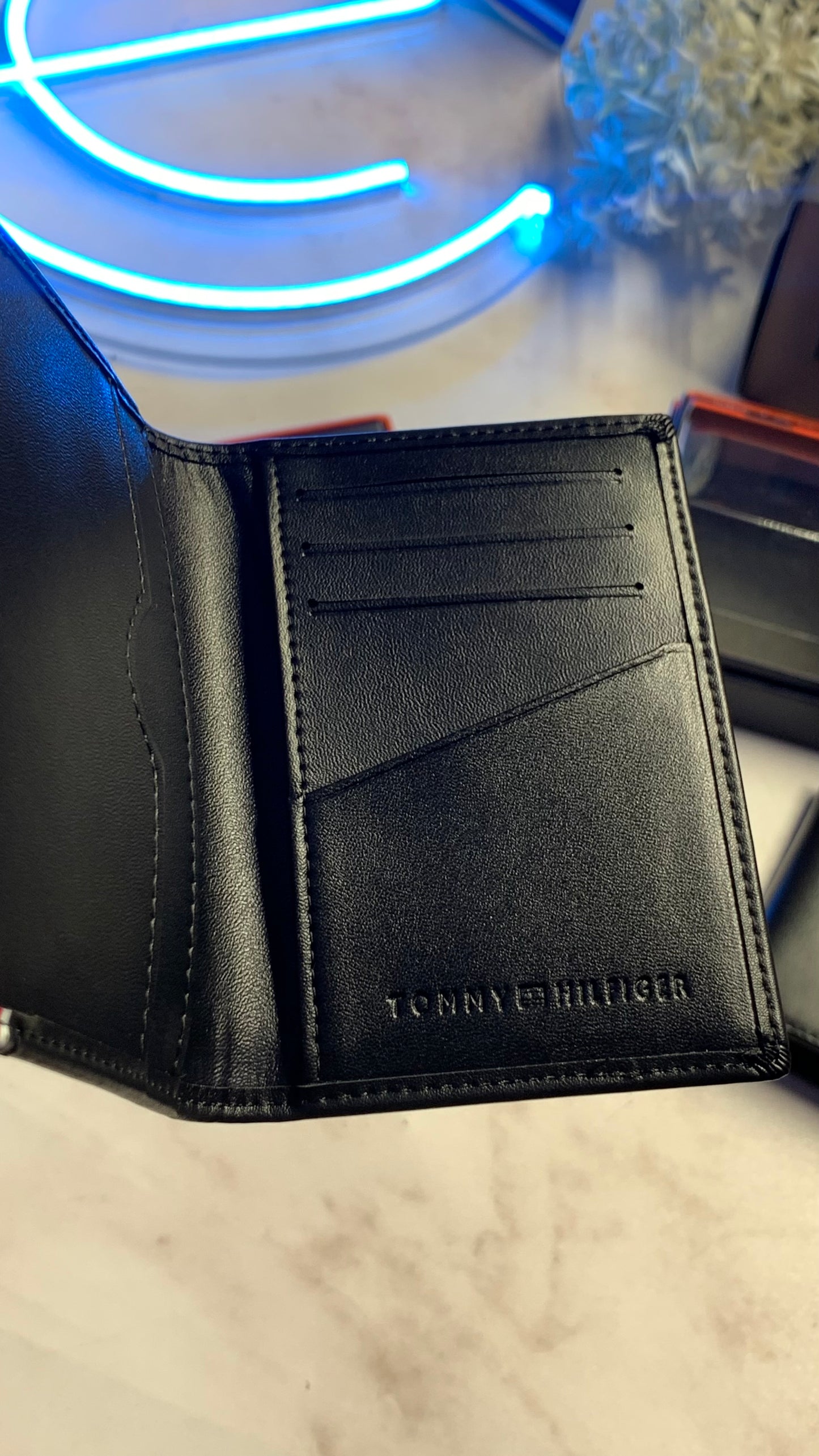 Tommy Hilfiger Slim Bifold Wallet