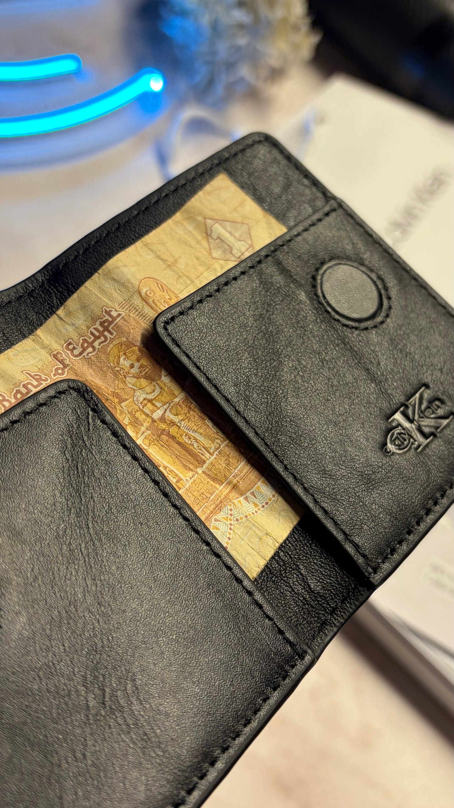Calvin Klein Men’s Bifold Cardholder - Magnetic Closure