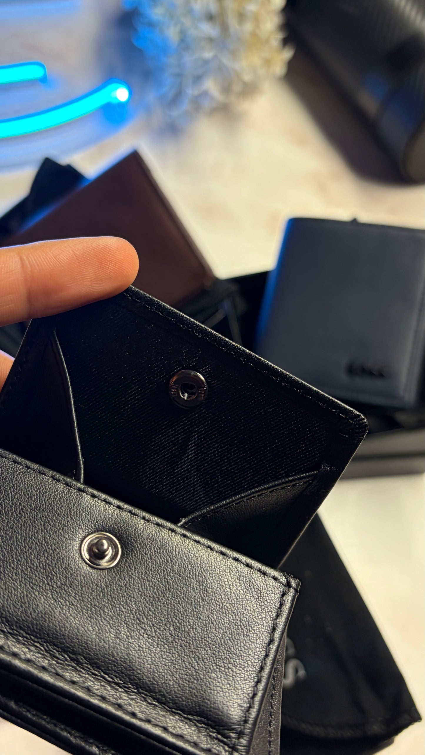Boss Men’s Bifold Slim Wallet - Magnetic Closure