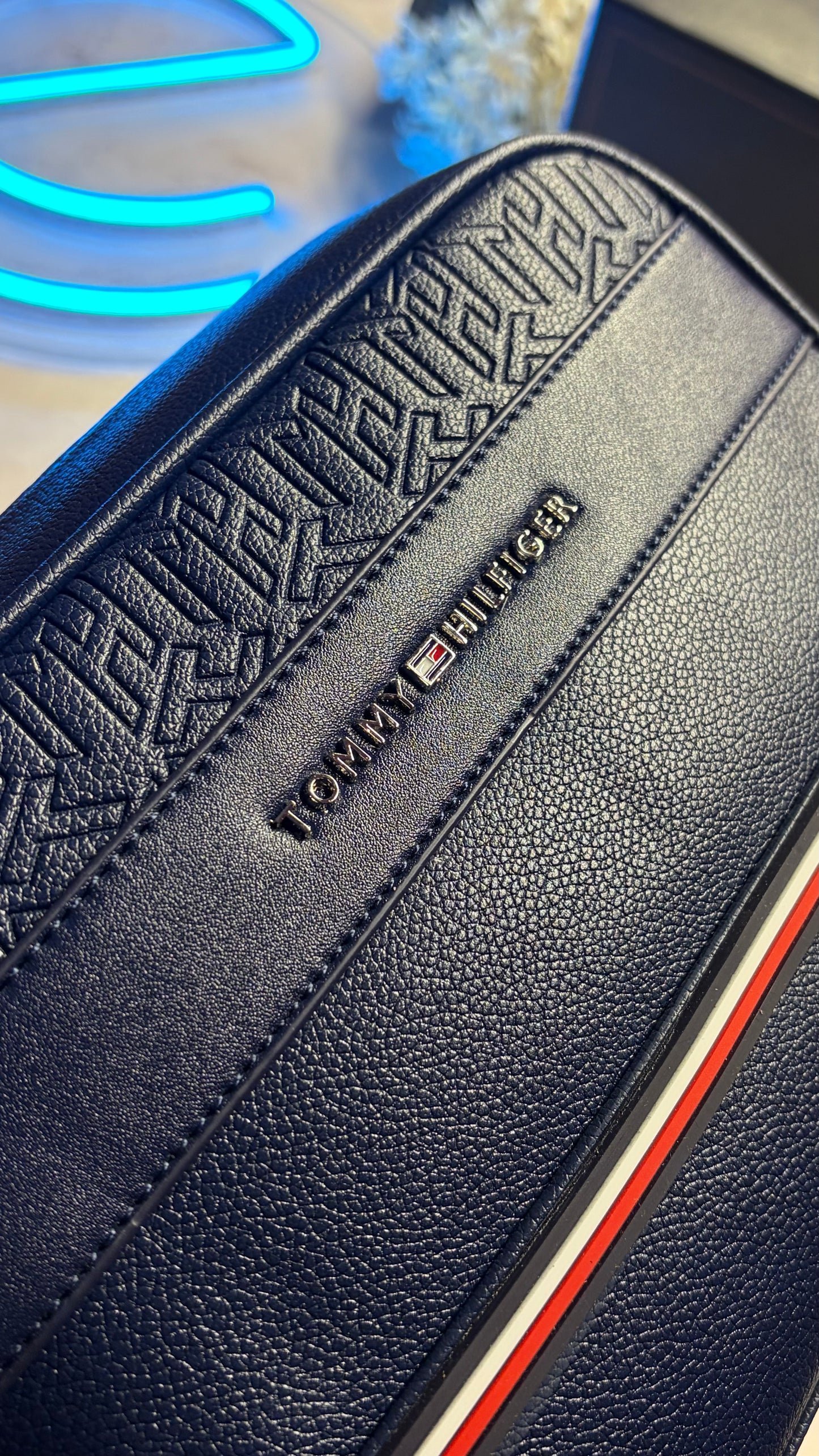 Tommy Hilfiger Handbag With Box - Blue