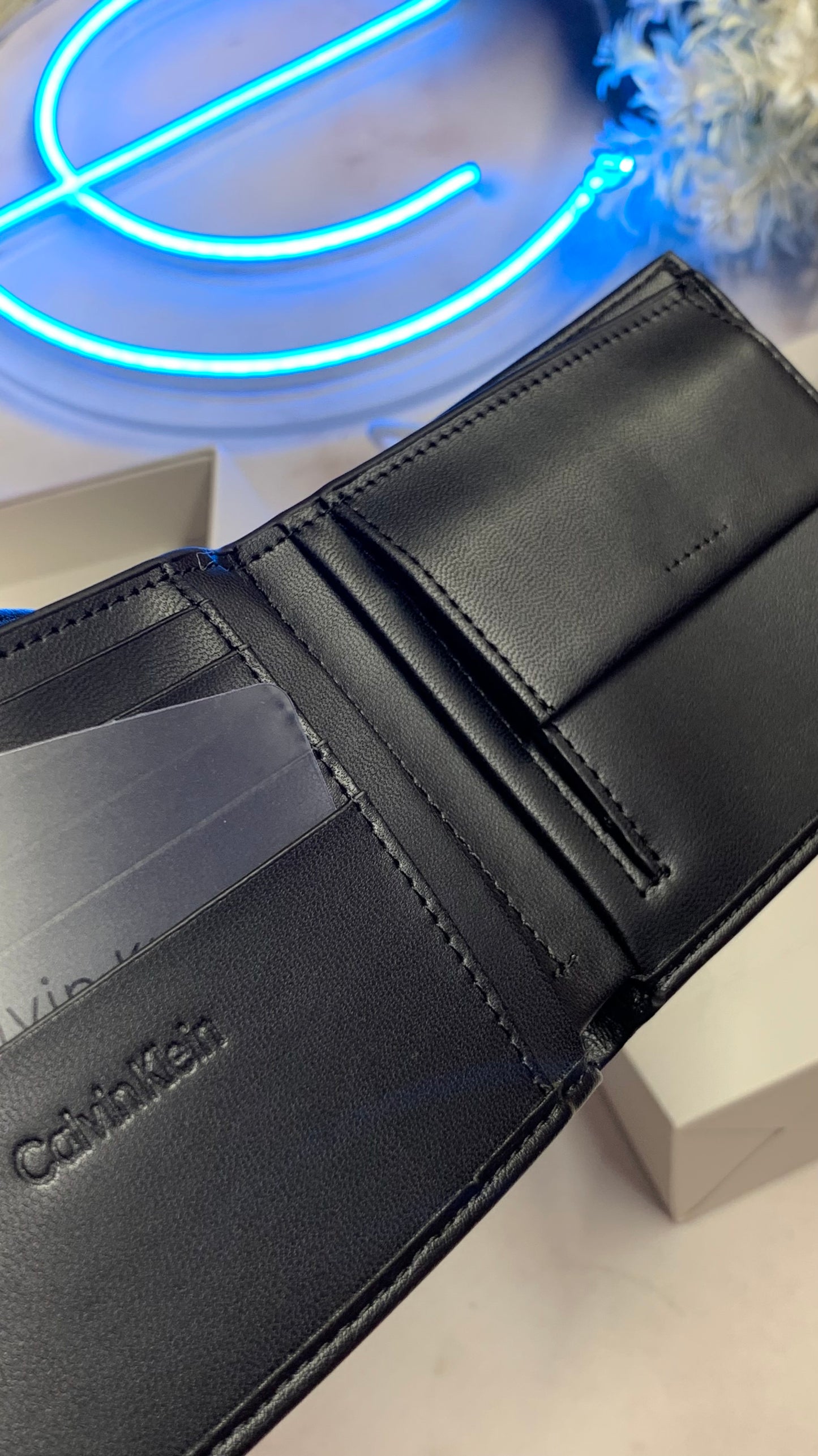 Calvin Klein Basic Bifold Wallet - ck logo