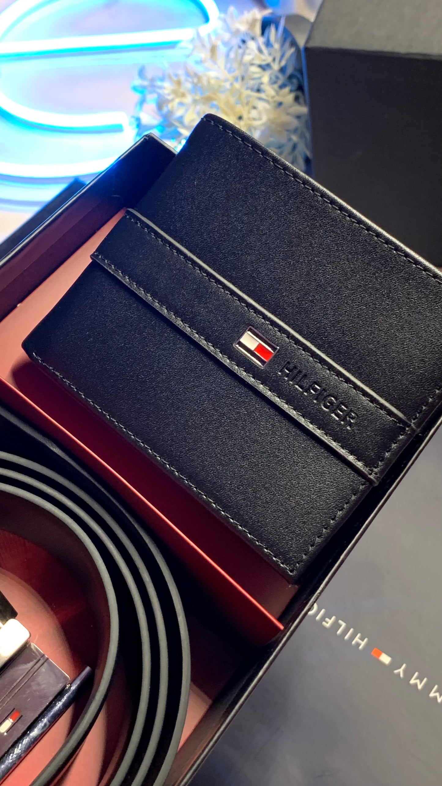 Tommy Hilfiger Wallet & Double Face Belt Set