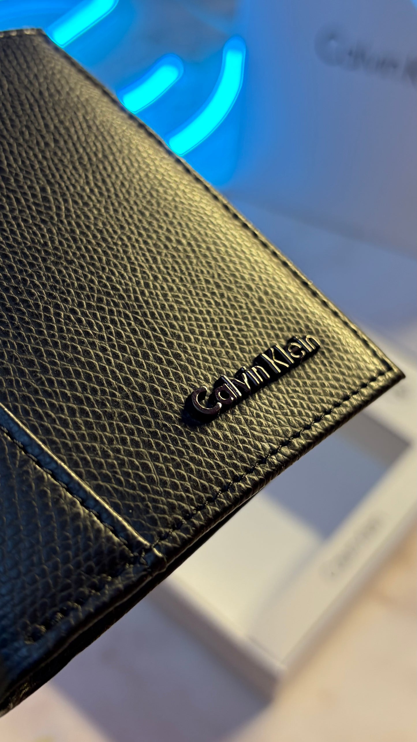 Calvin Klein Slim Bifold Wallet – Black Dual Texture