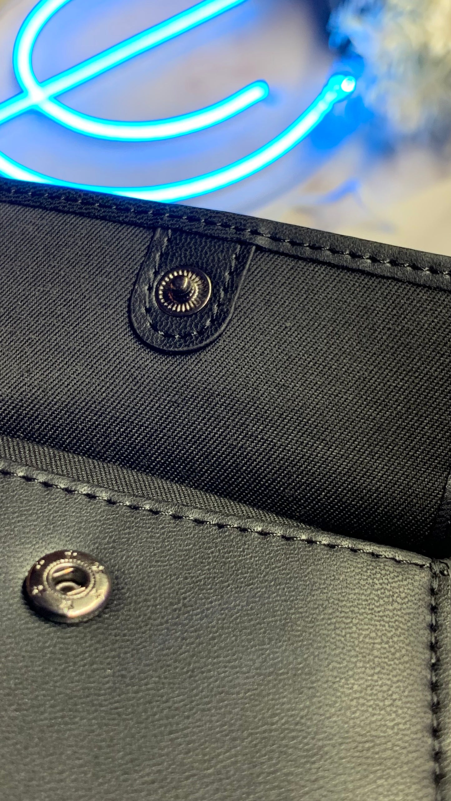 Calvin Klein Basic Bifold Wallet - ck logo