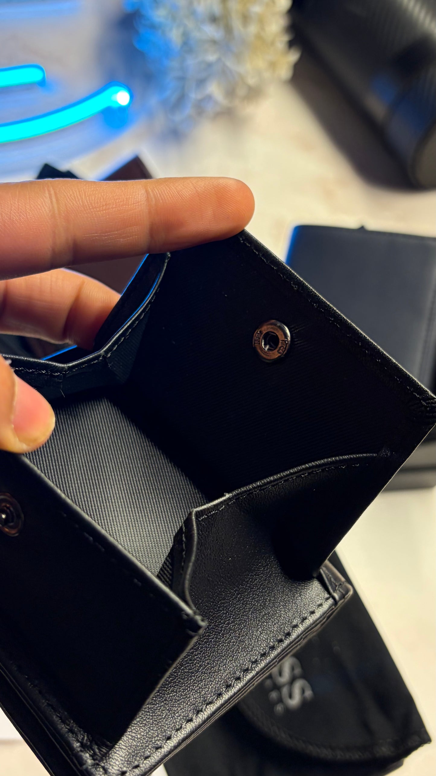 Boss Men’s Bifold Slim Wallet - Magnetic Closure