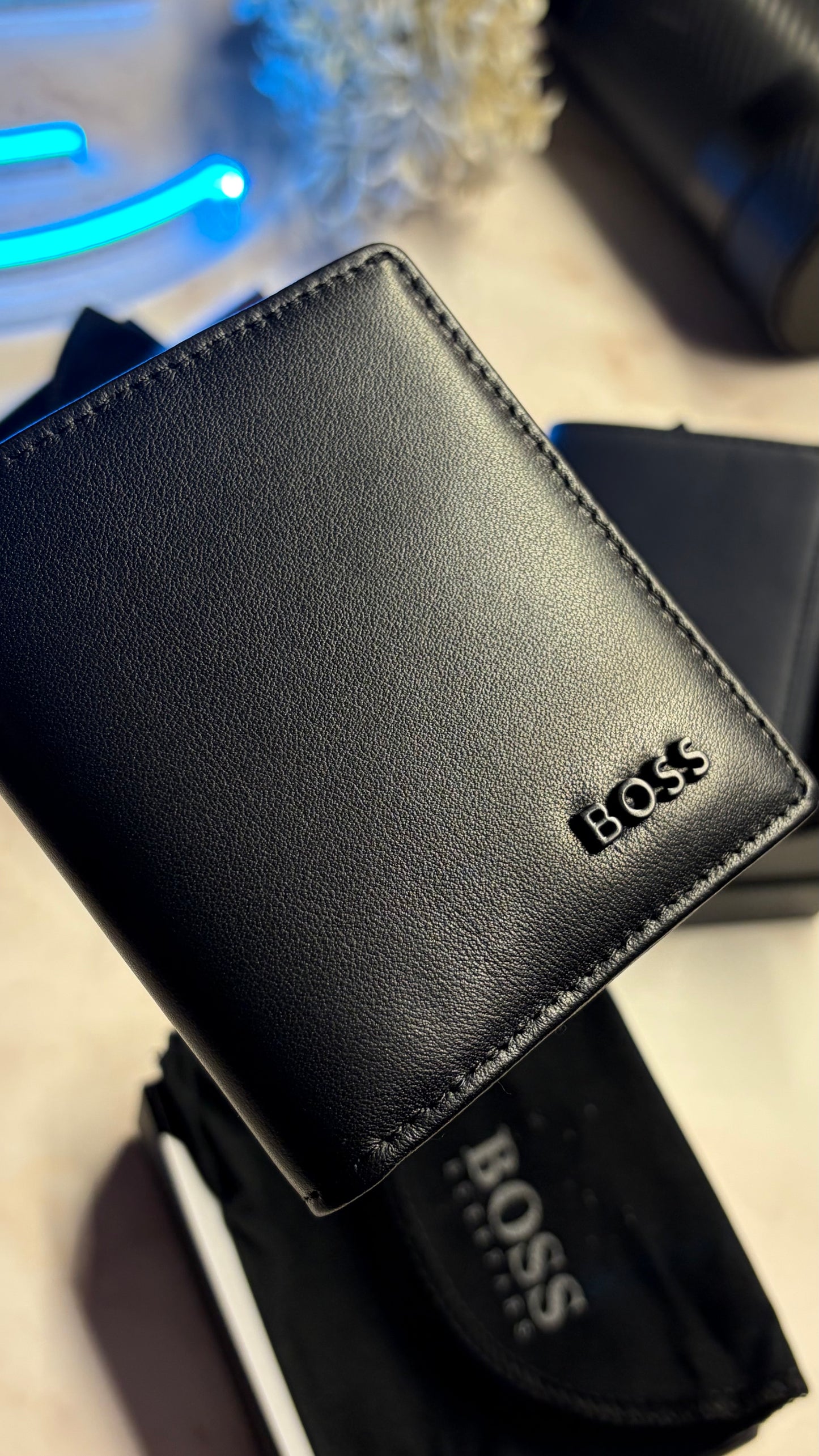 Boss Men’s Bifold Slim Wallet - Magnetic Closure