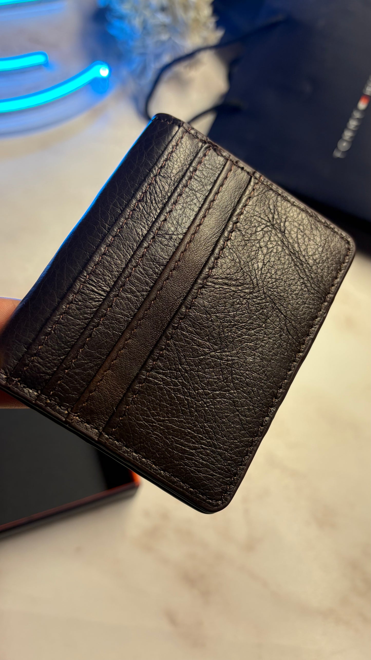 Tommy Hilfiger Men’s Bifold Cardholder - Magnetic Closure - Brown